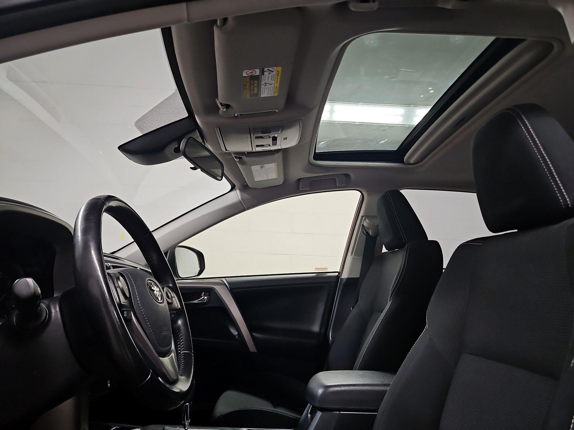 Thumbnail: 2018 Toyota RAV4 - 19