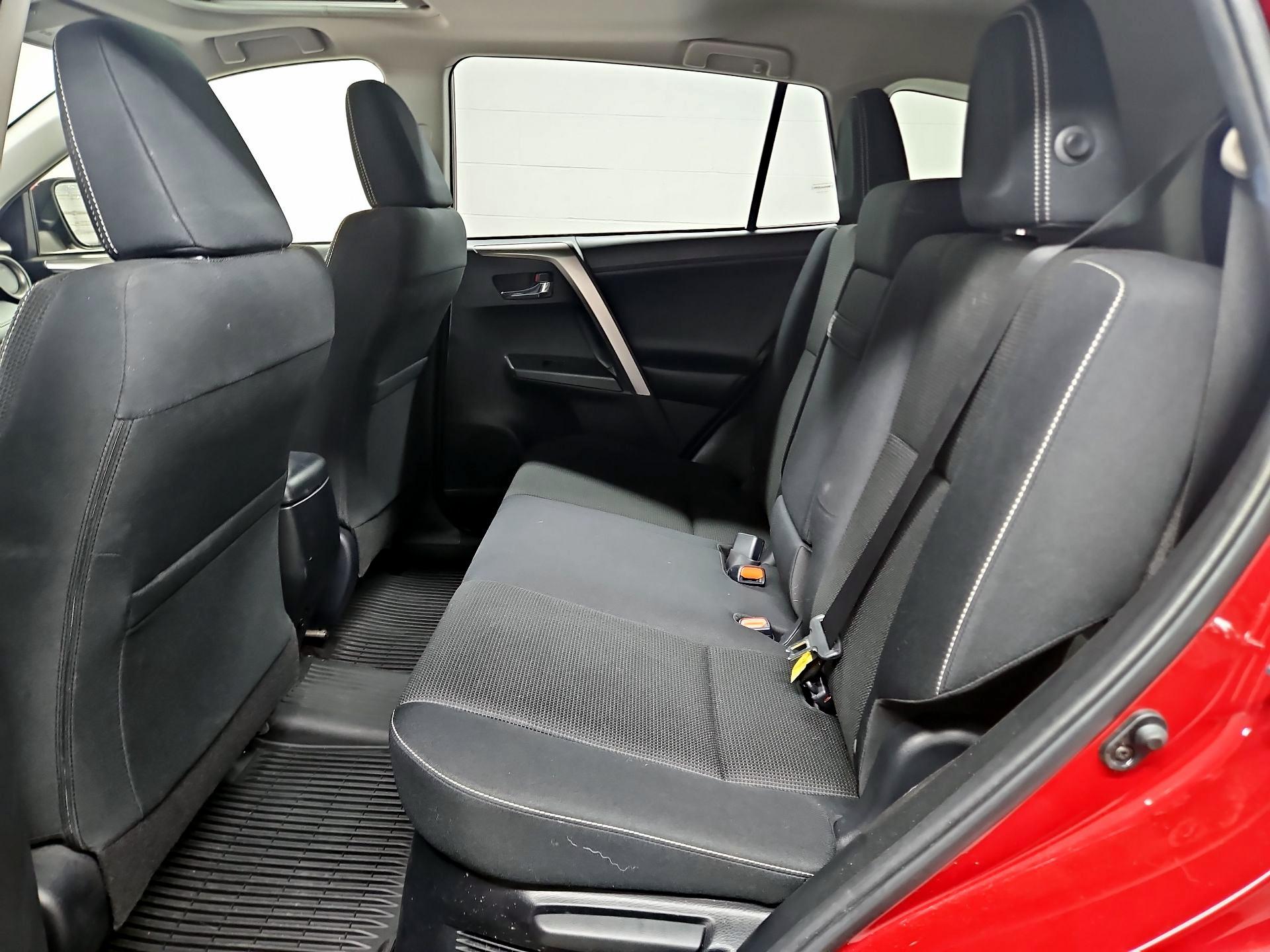 Thumbnail: 2018 Toyota RAV4 - 20