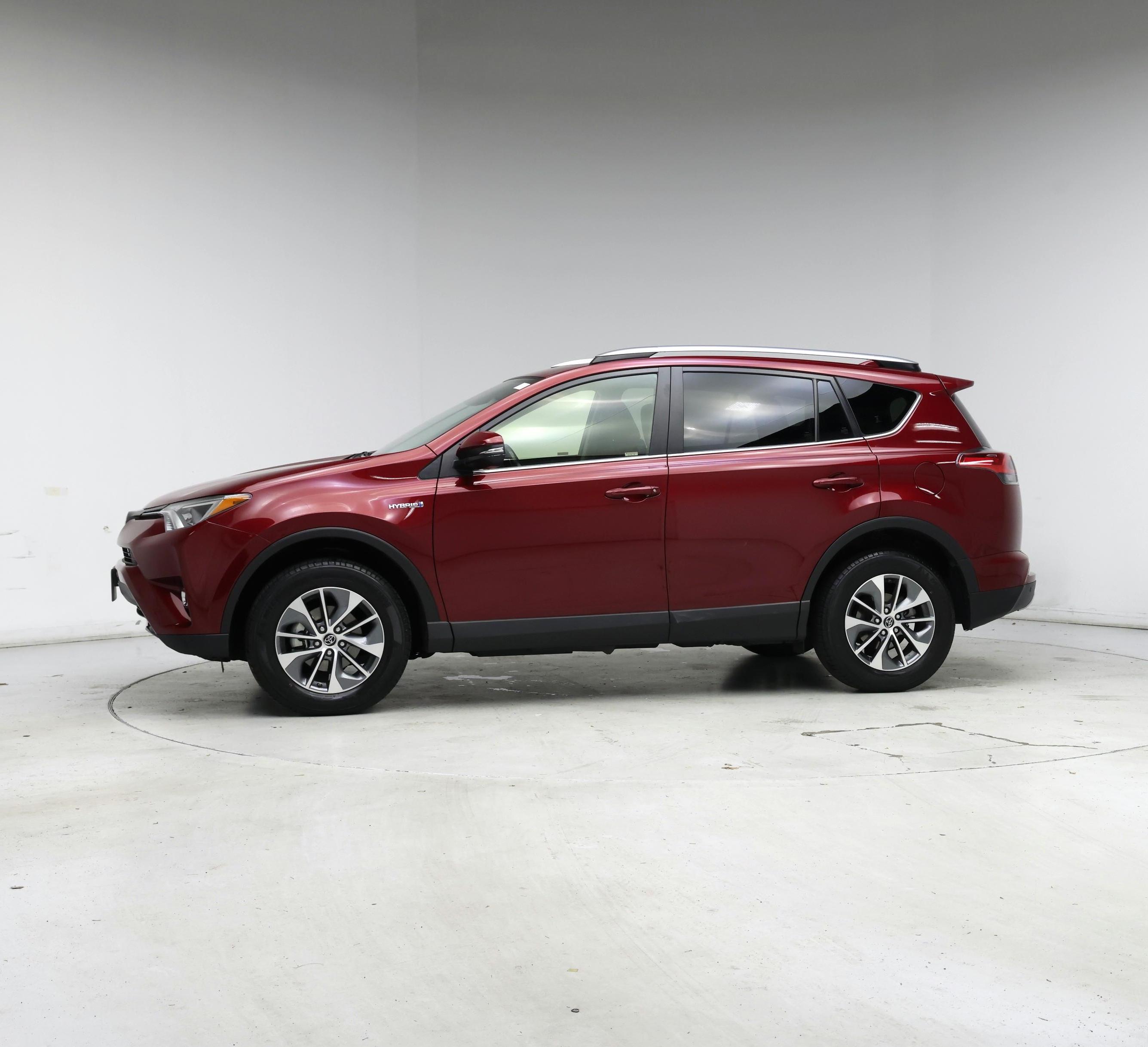 Thumbnail: 2018 Toyota RAV4 - 3