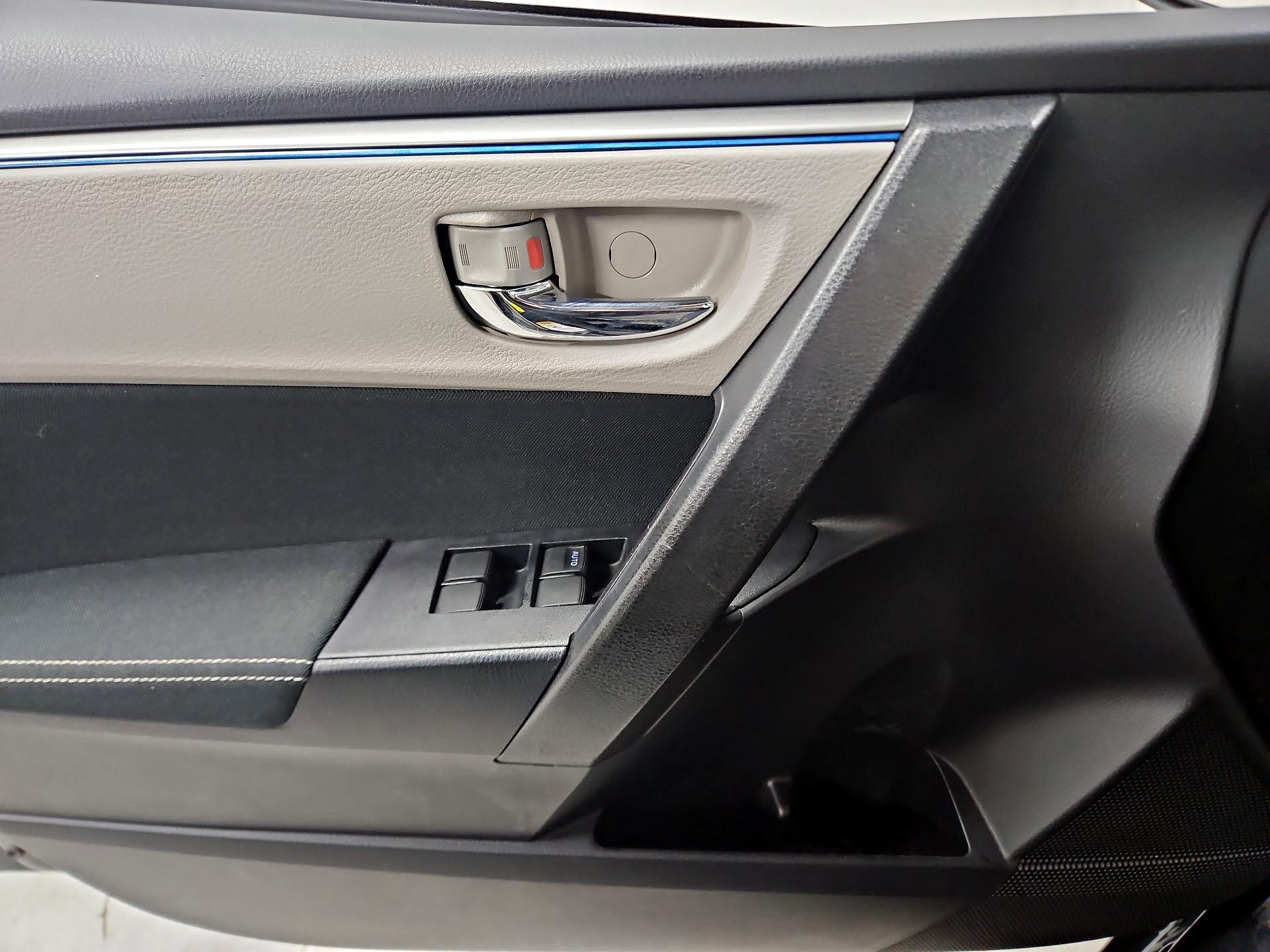 Thumbnail: 2016 Toyota Corolla - 12