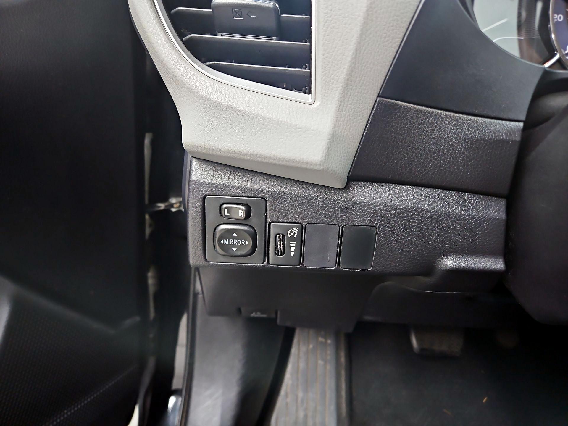 Thumbnail: 2016 Toyota Corolla - 13