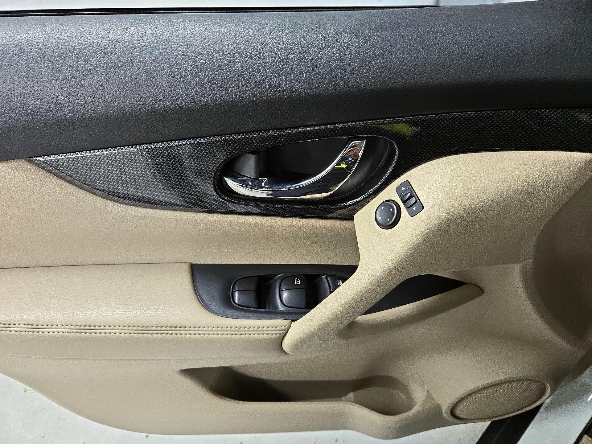 Thumbnail: 2015 Nissan Rogue - 12