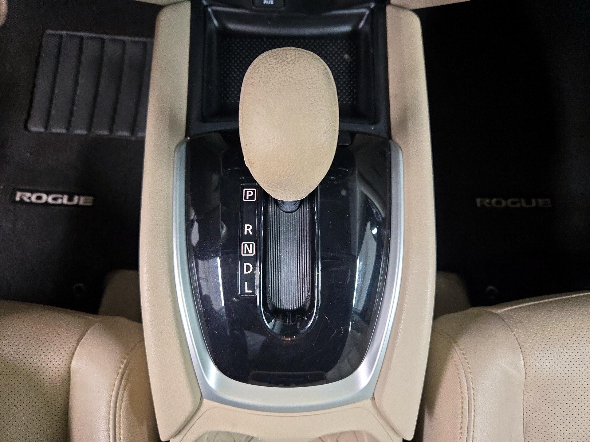 Thumbnail: 2015 Nissan Rogue - 18