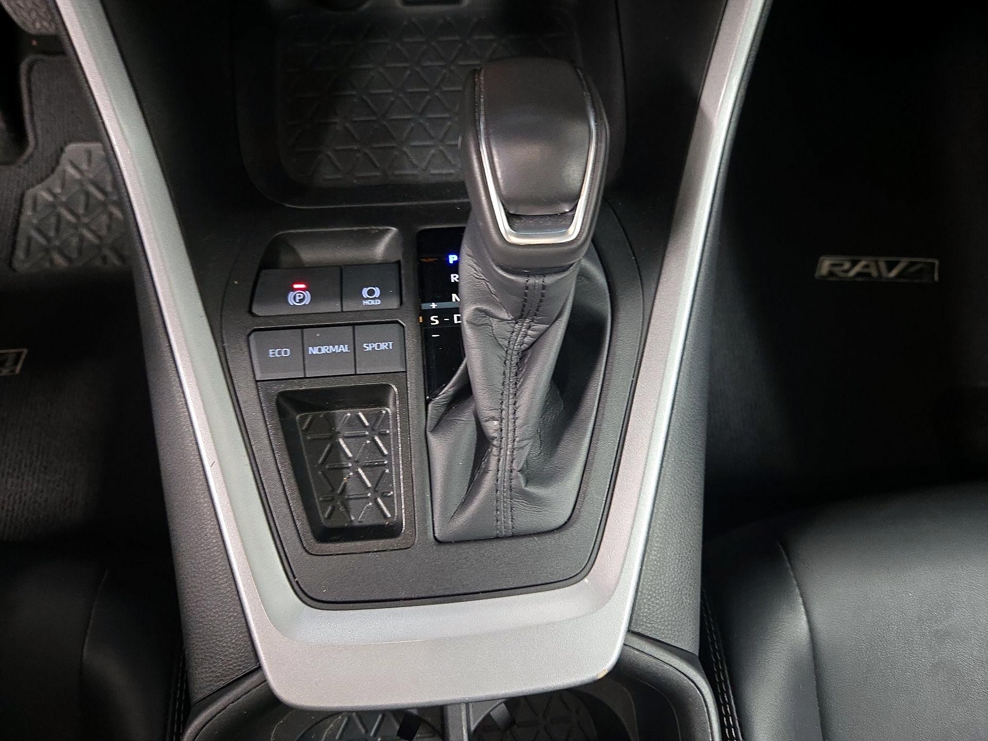 Thumbnail: 2023 Toyota RAV4 - 17