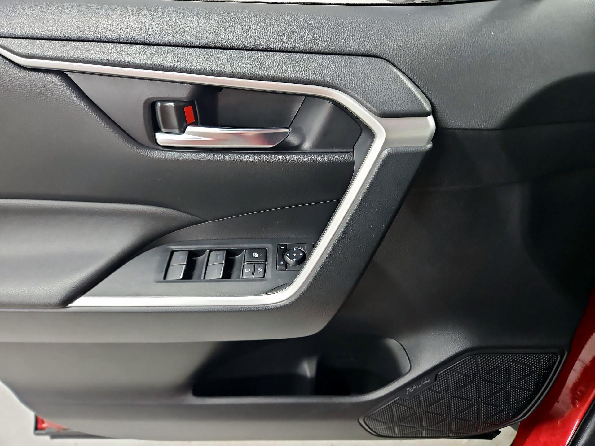 Thumbnail: 2022 Toyota RAV4 - 12