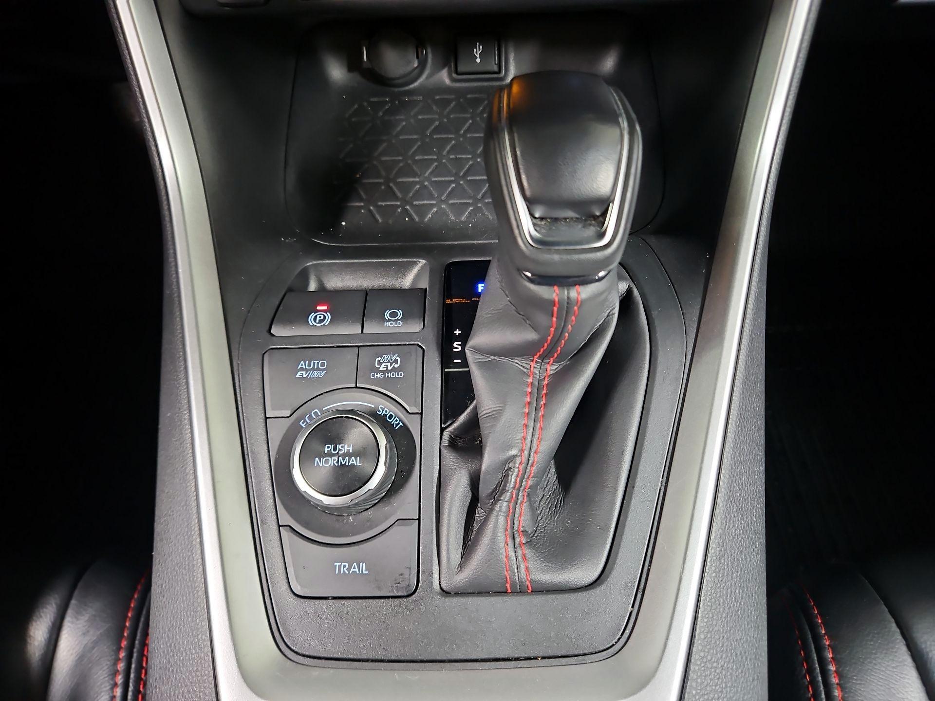 Thumbnail: 2022 Toyota RAV4 - 17