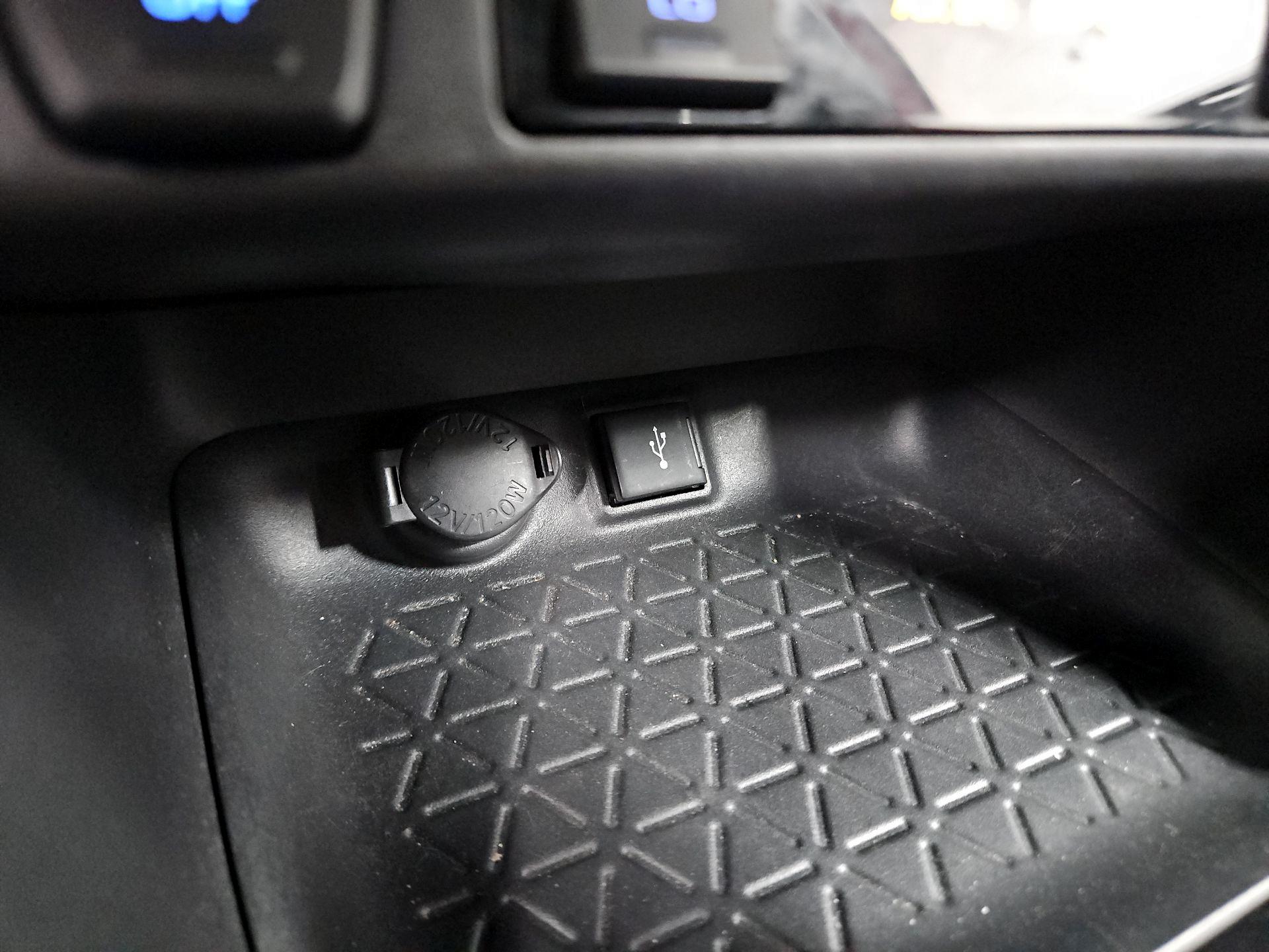 Thumbnail: 2022 Toyota RAV4 - 18