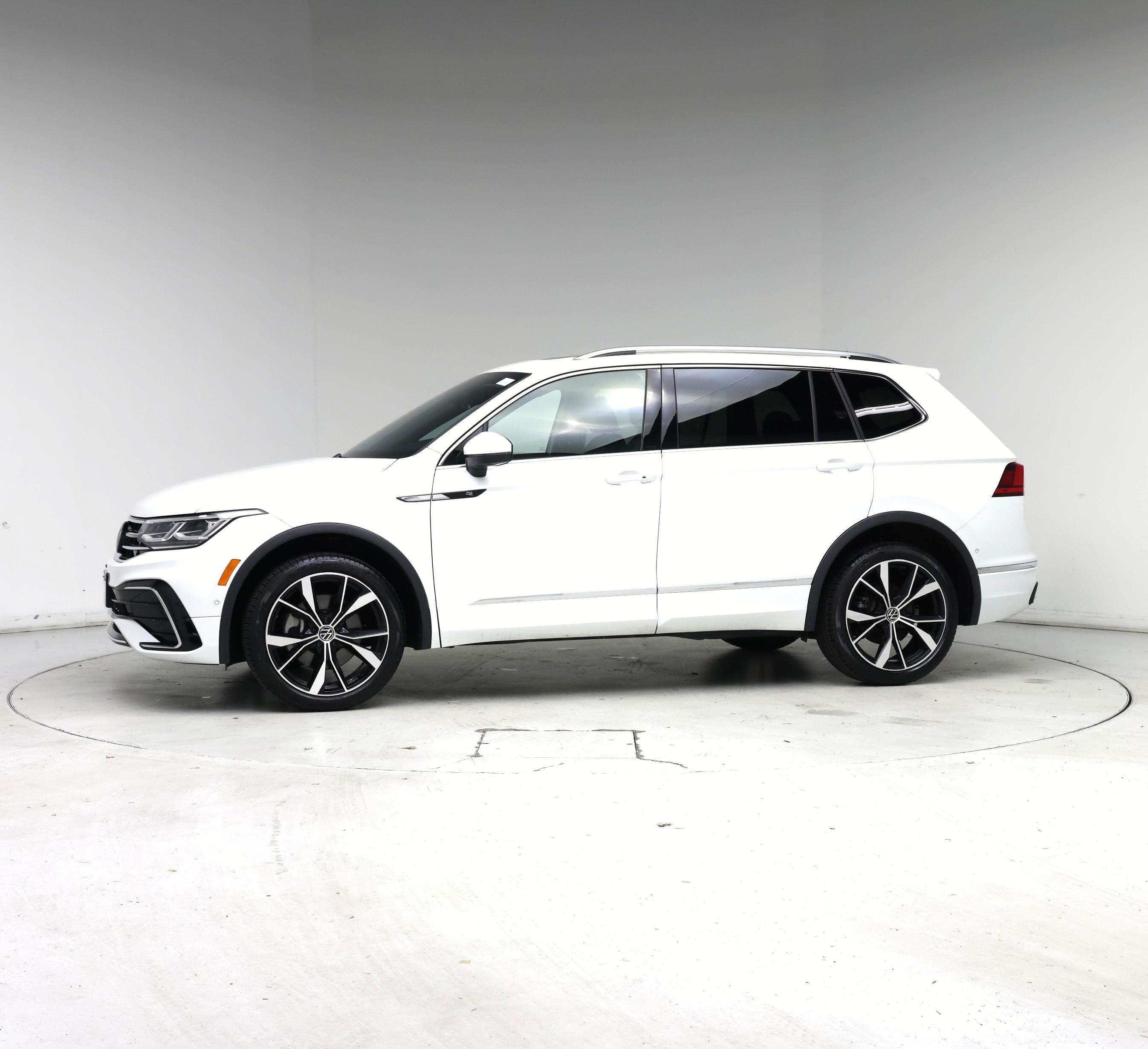 Thumbnail: 2024 Volkswagen Tiguan - 3