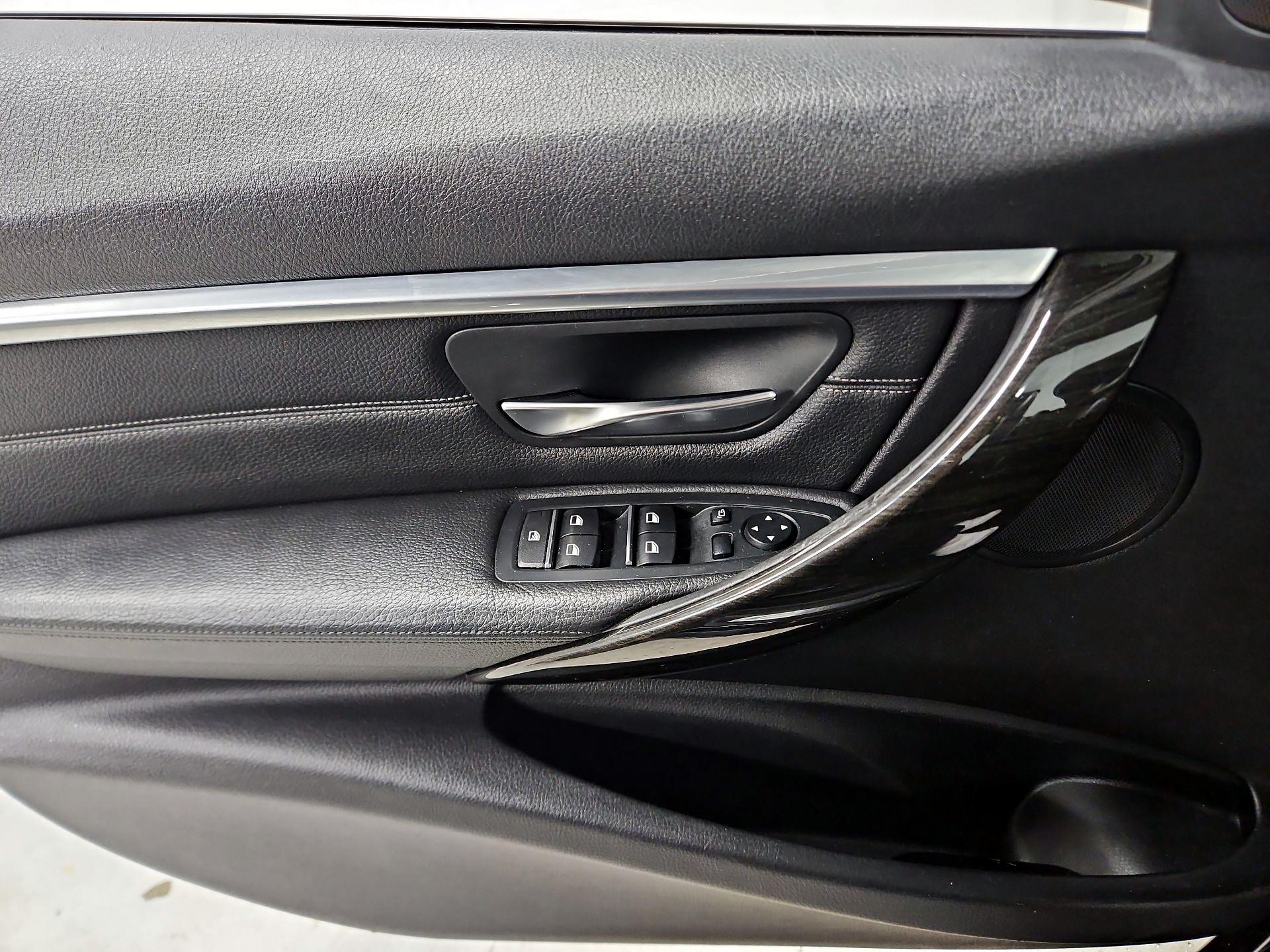 Thumbnail: 2016 BMW 3 Series - 12