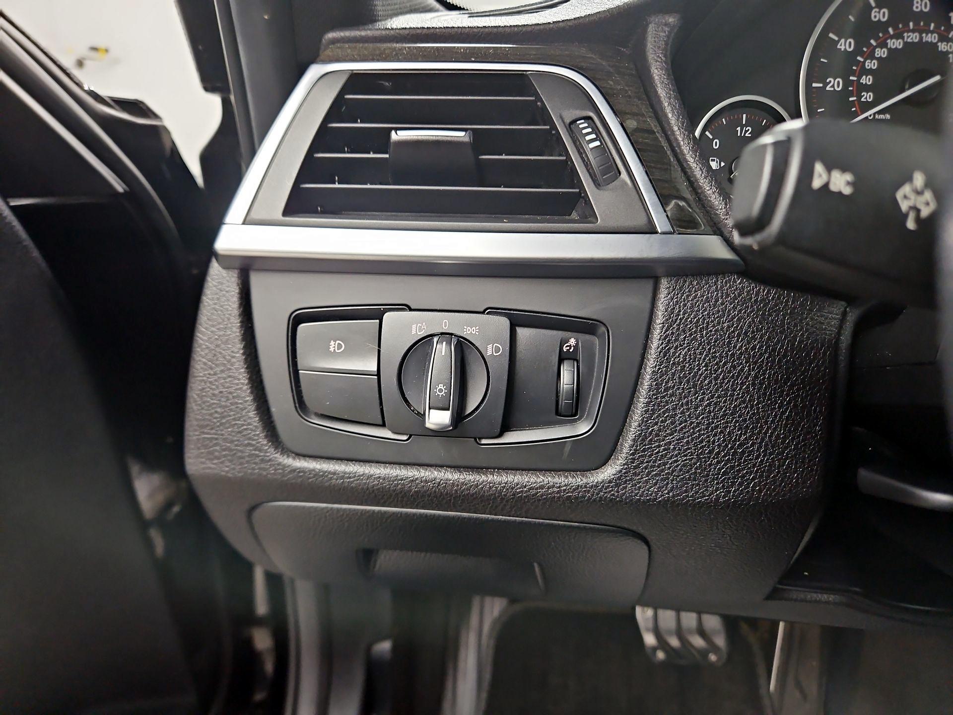 Thumbnail: 2016 BMW 3 Series - 13