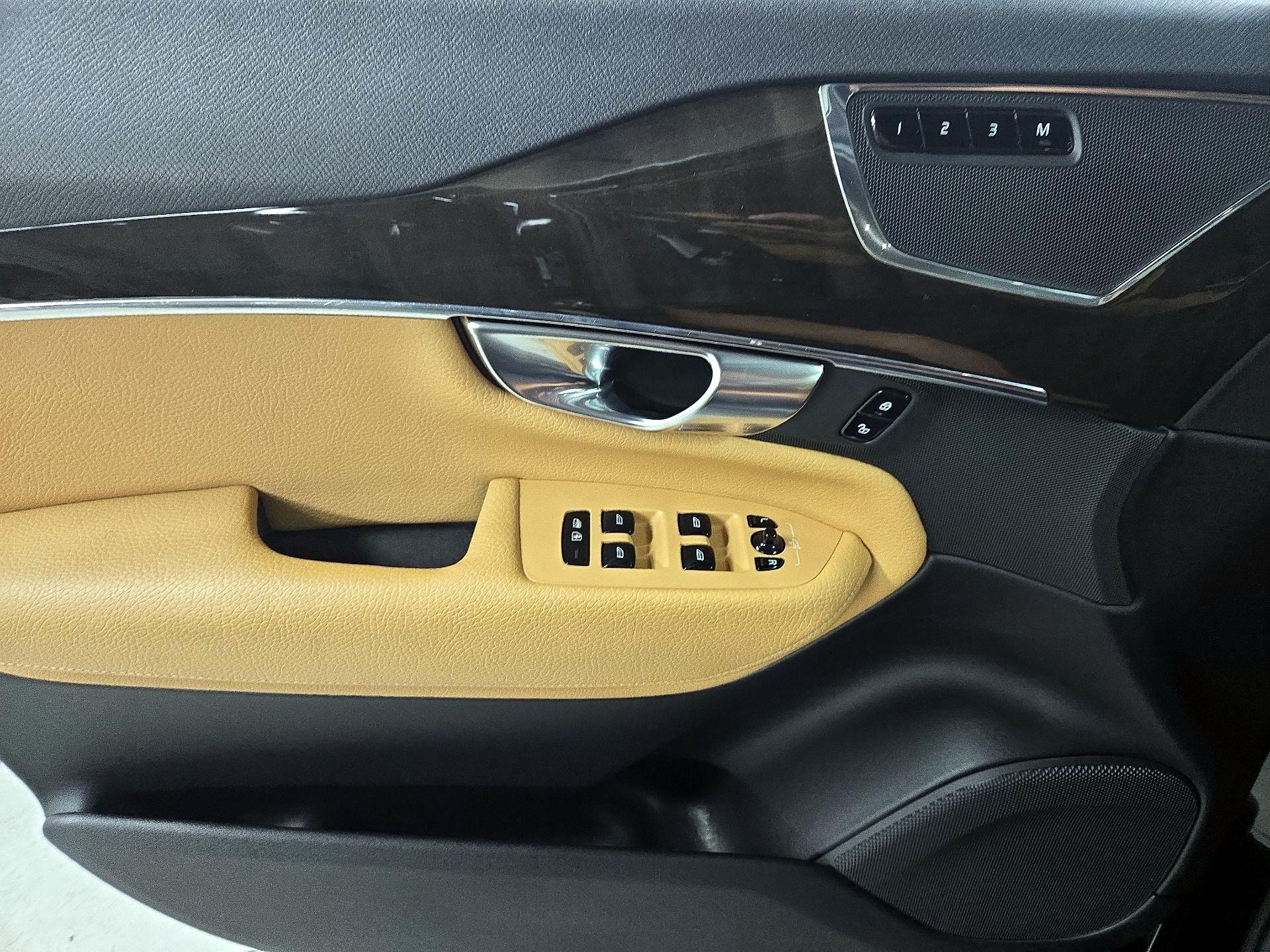 Thumbnail: 2018 Volvo XC90 - 12