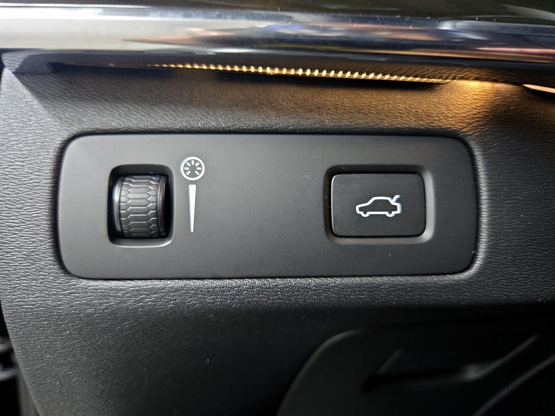 Thumbnail: 2018 Volvo XC90 - 13