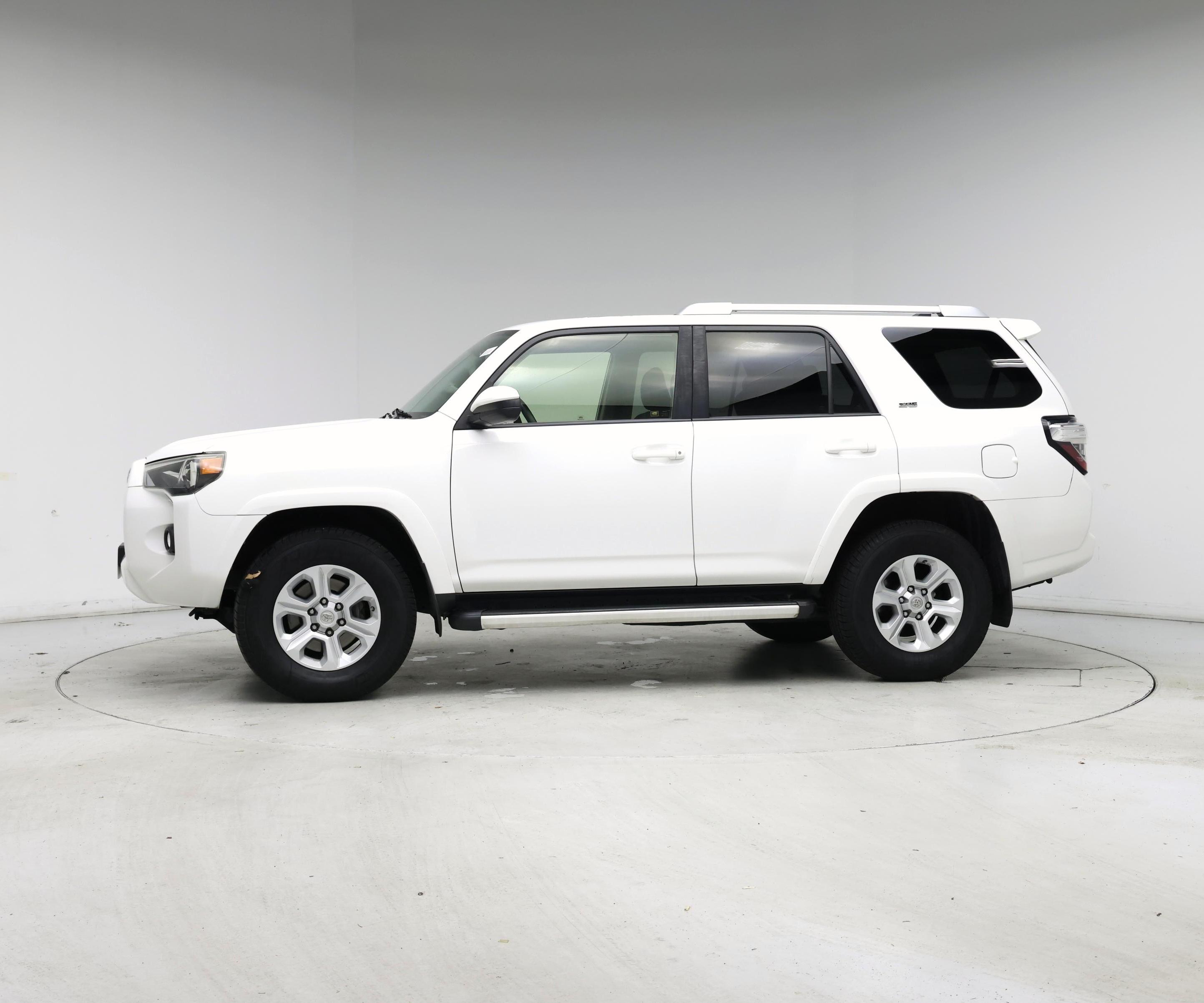 Thumbnail: 2016 Toyota 4Runner - 3