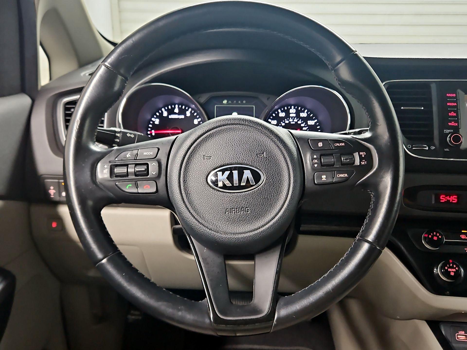 Thumbnail: 2017 Kia Sedona - 10