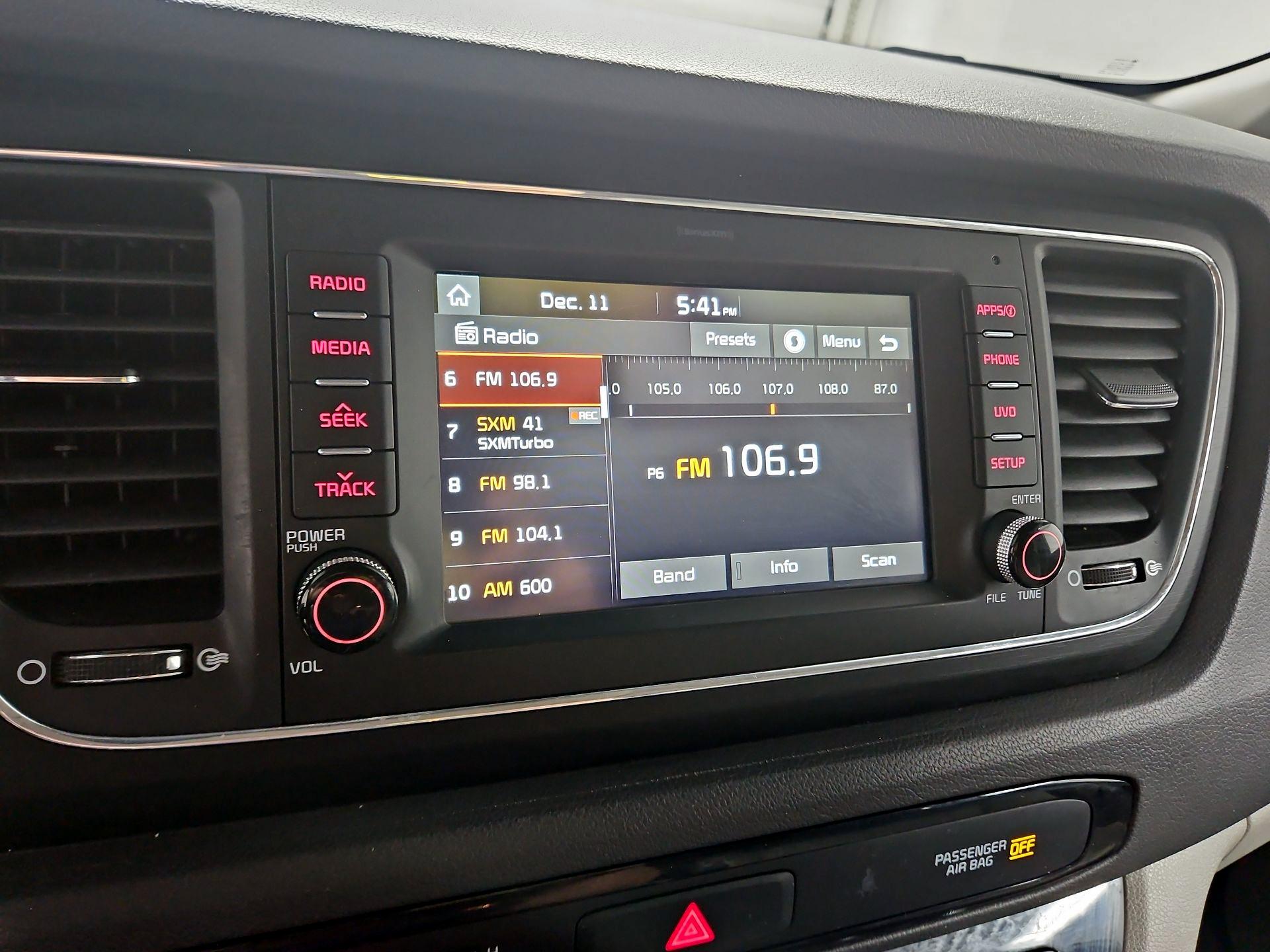 Thumbnail: 2017 Kia Sedona - 15