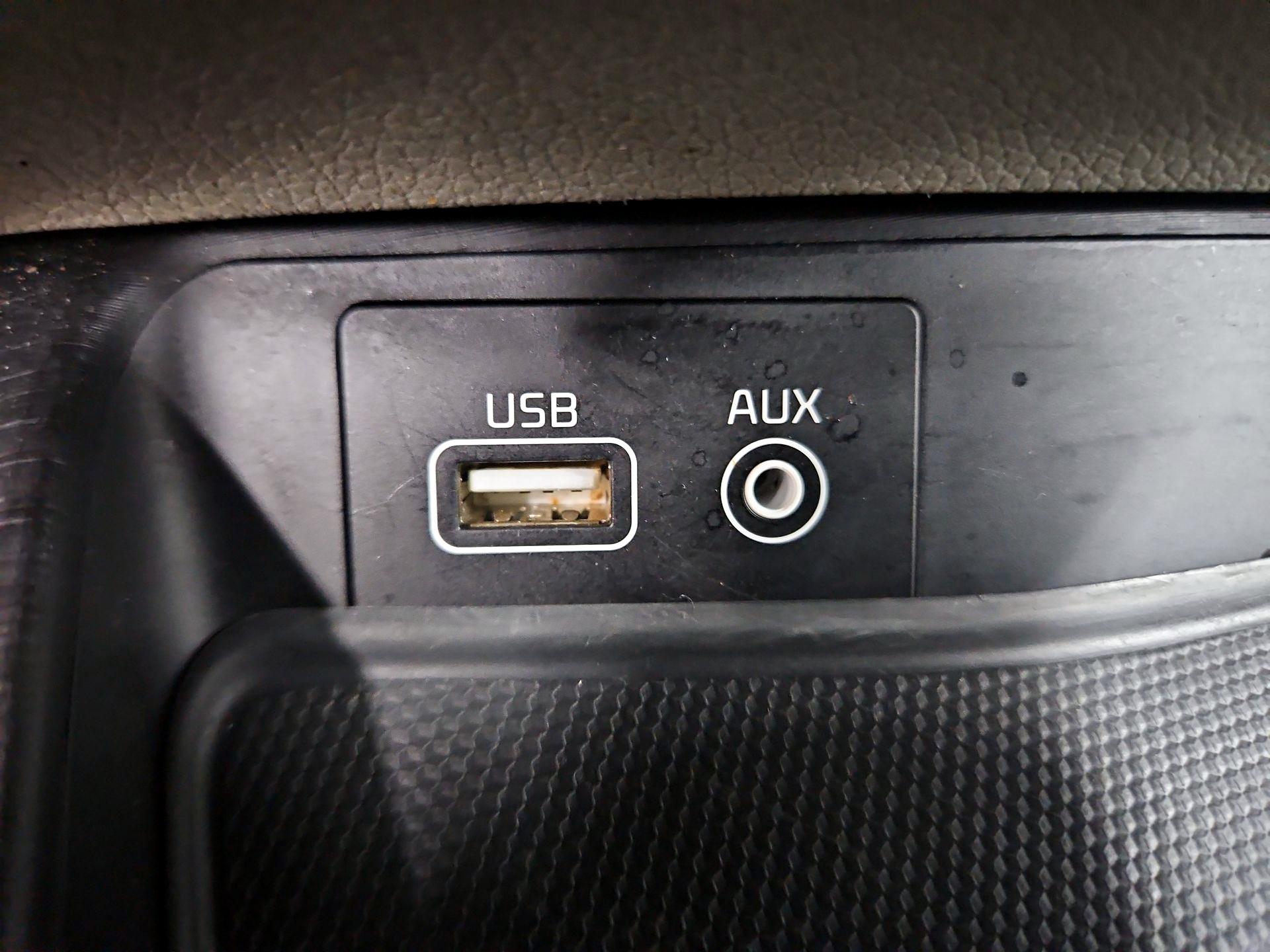 Thumbnail: 2017 Kia Sedona - 18