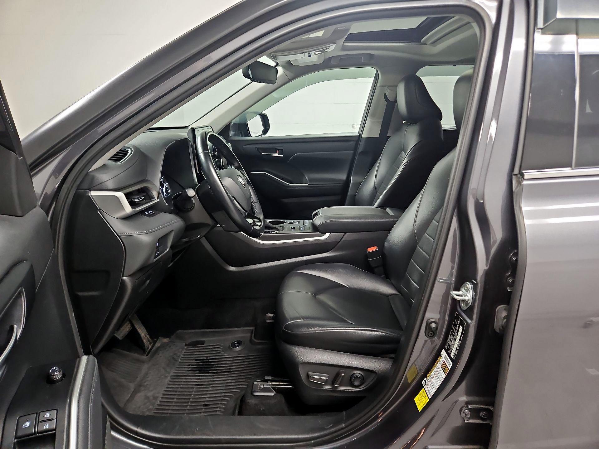 Thumbnail: 2021 Toyota Highlander - 11