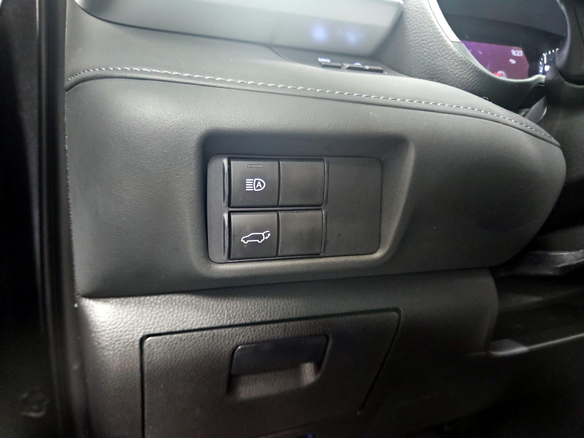 Thumbnail: 2021 Toyota Highlander - 13