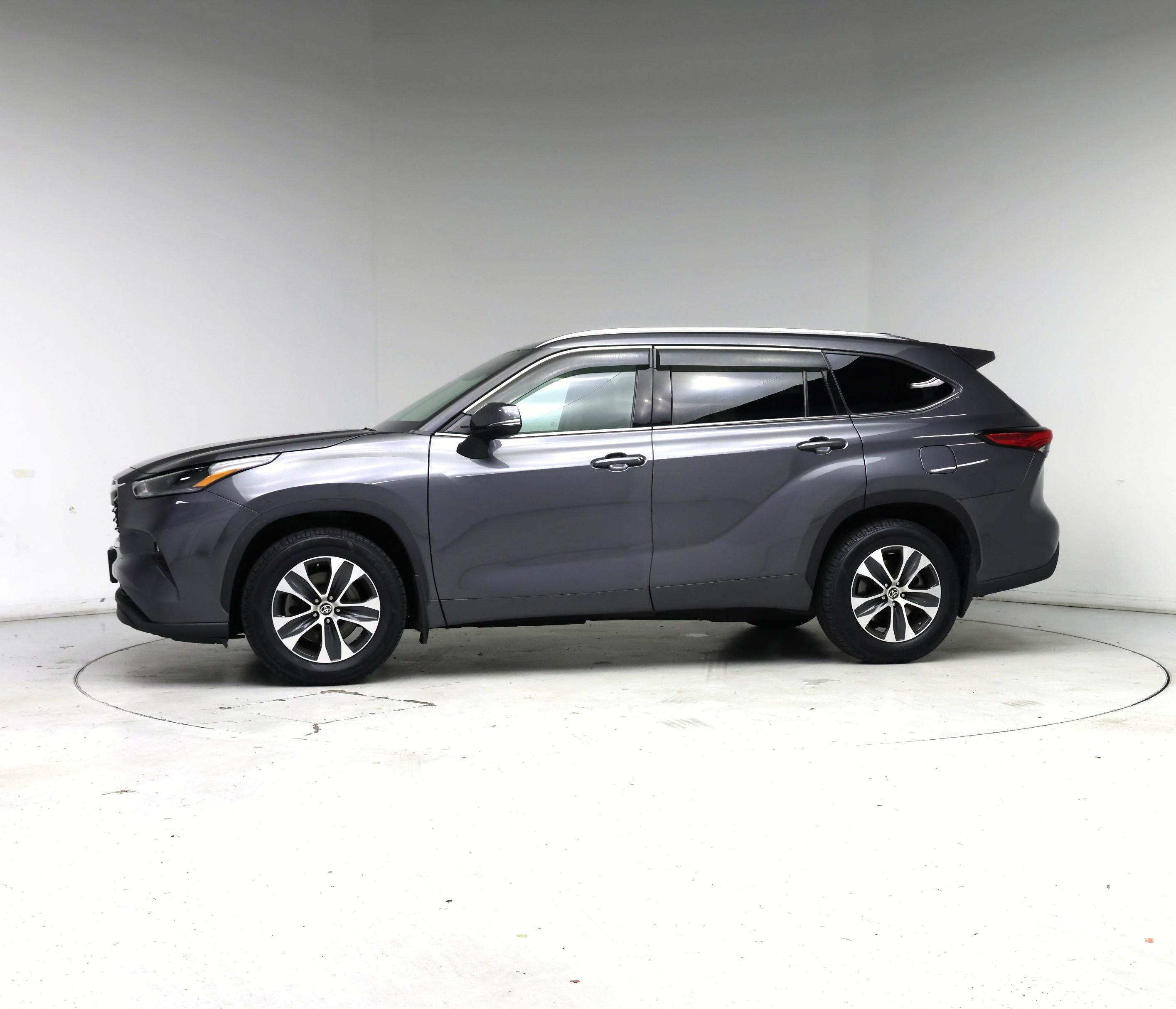 Thumbnail: 2021 Toyota Highlander - 3