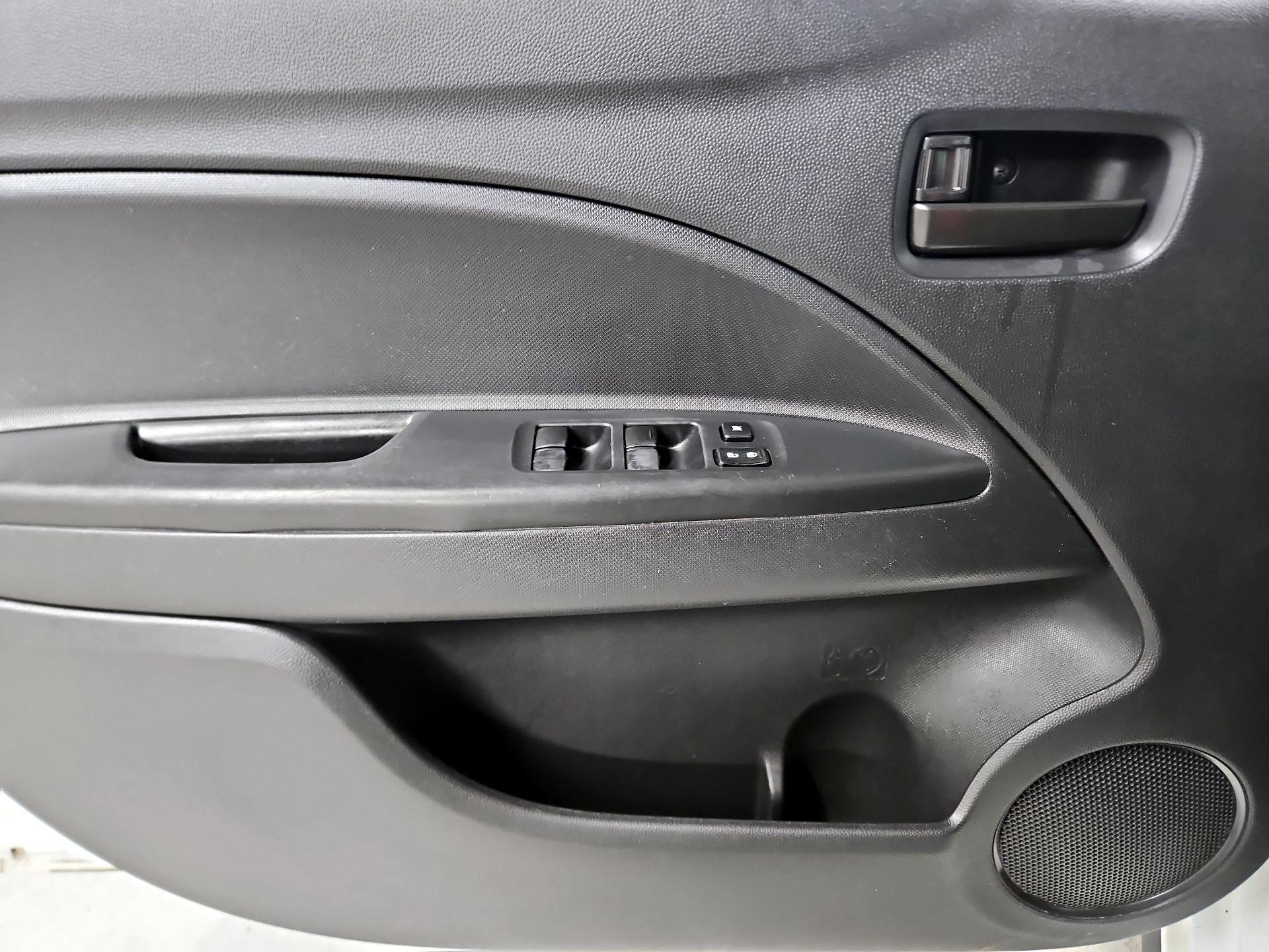 Thumbnail: 2015 Mitsubishi Mirage - 12