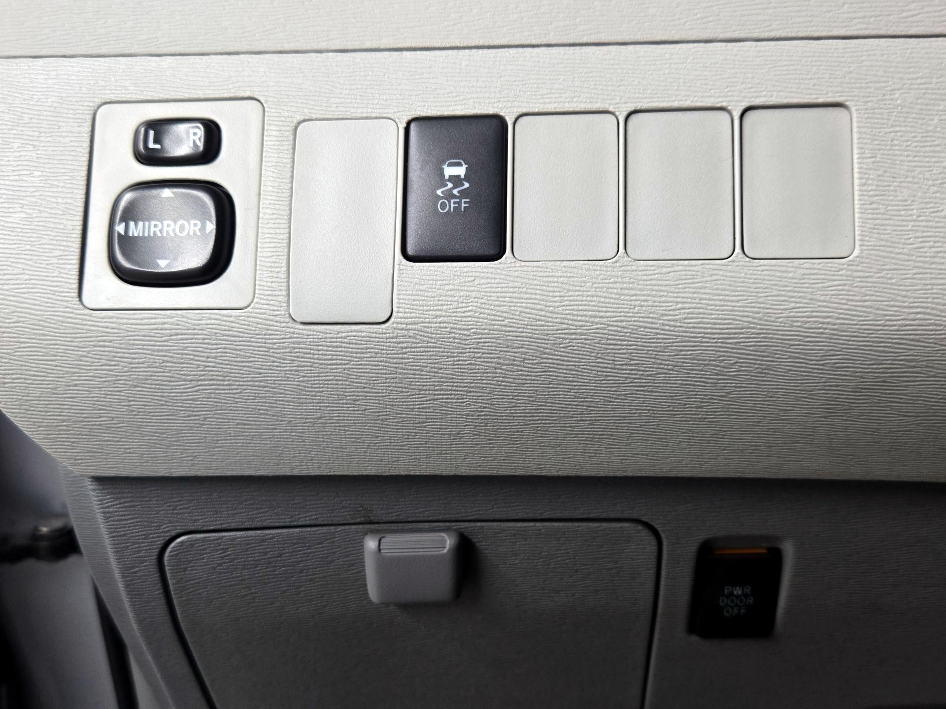 Thumbnail: 2014 Toyota Sienna - 13