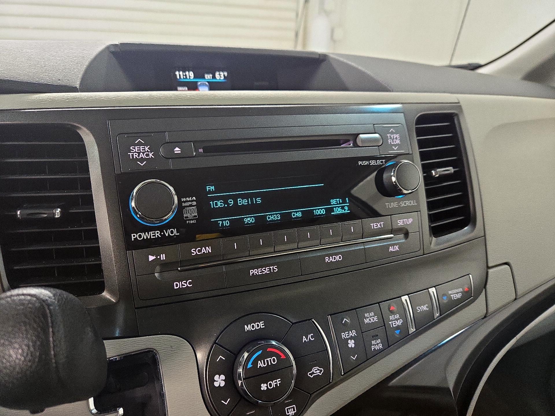 Thumbnail: 2014 Toyota Sienna - 15