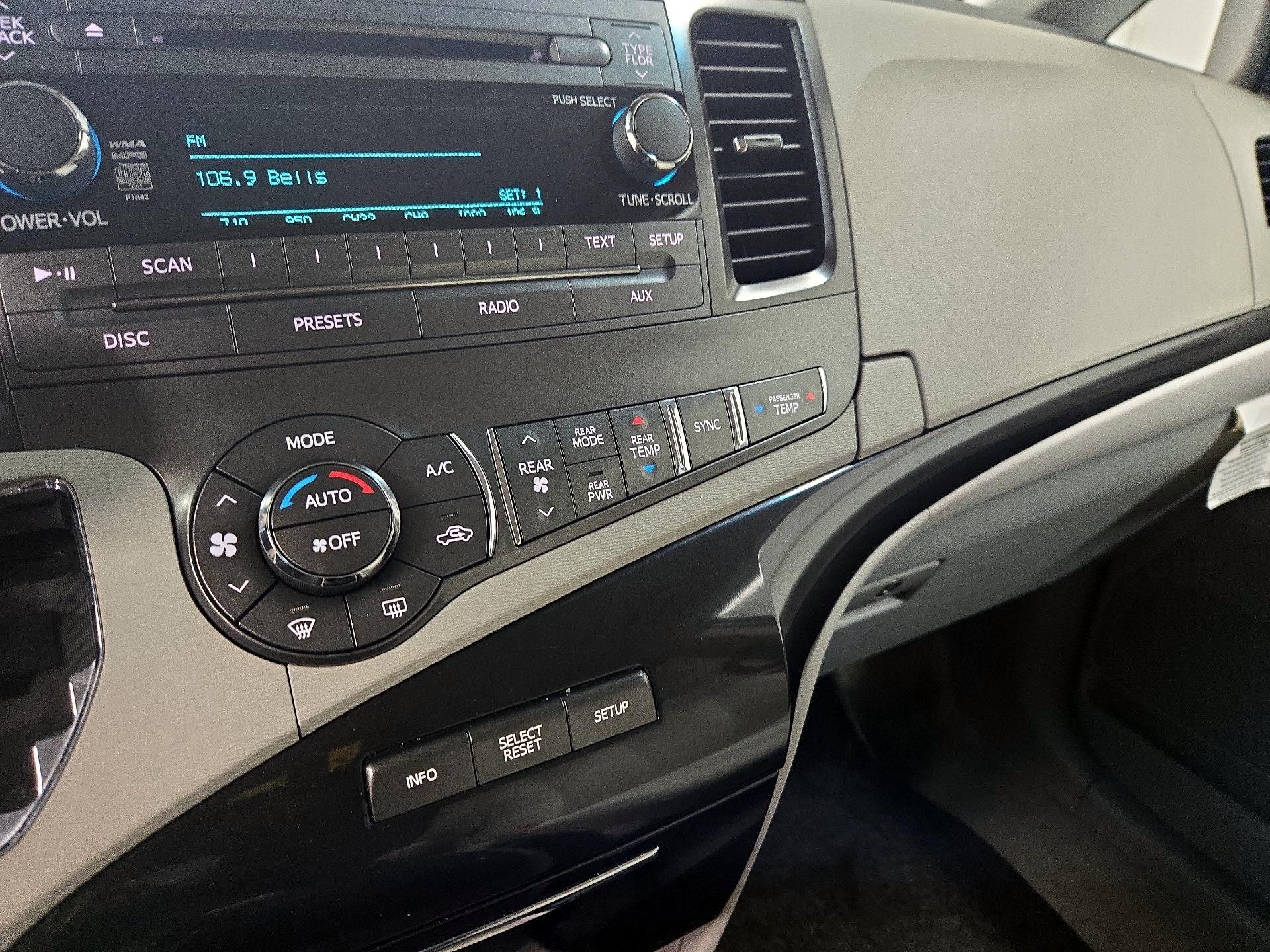 Thumbnail: 2014 Toyota Sienna - 16