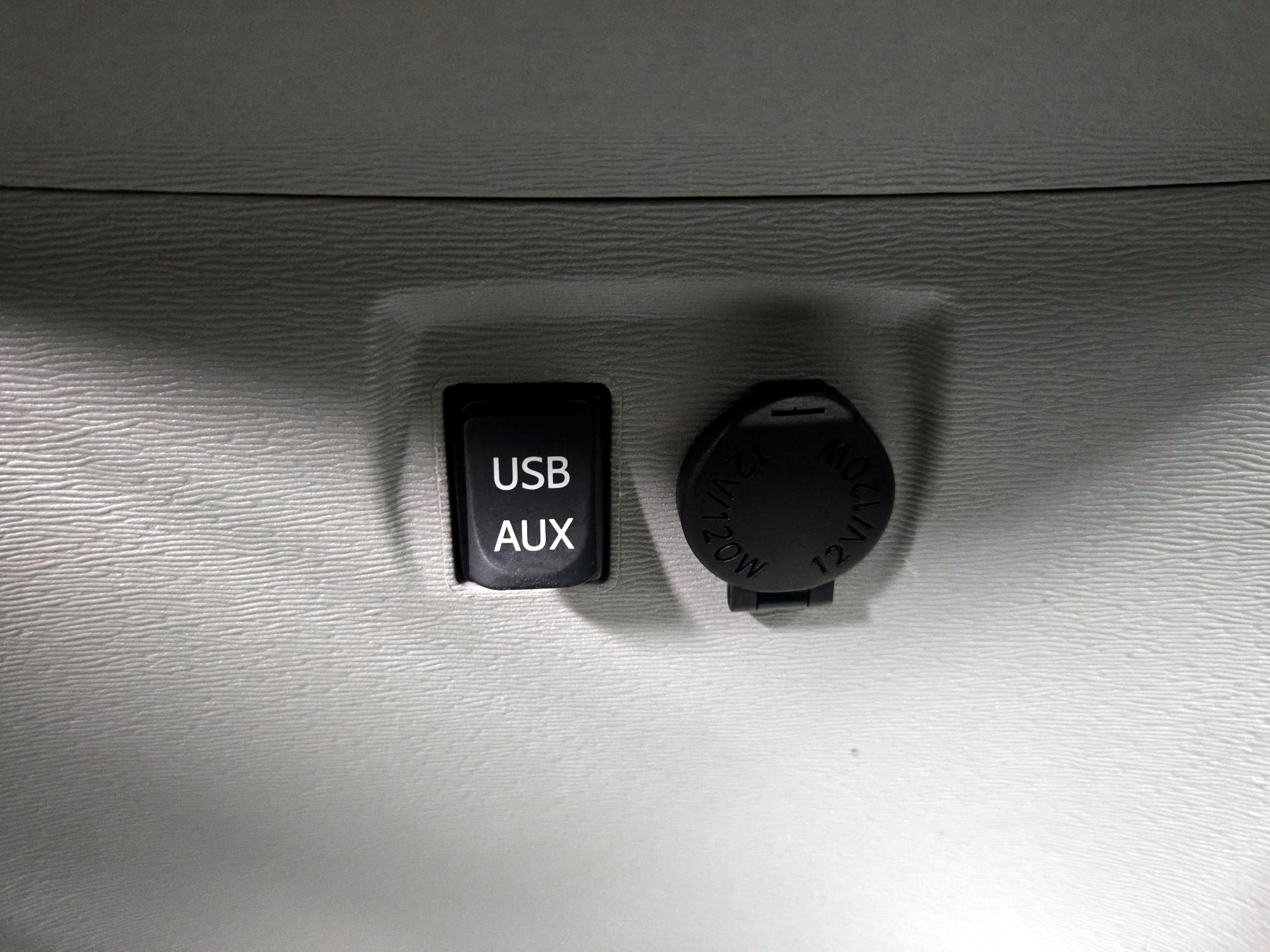 Thumbnail: 2014 Toyota Sienna - 18