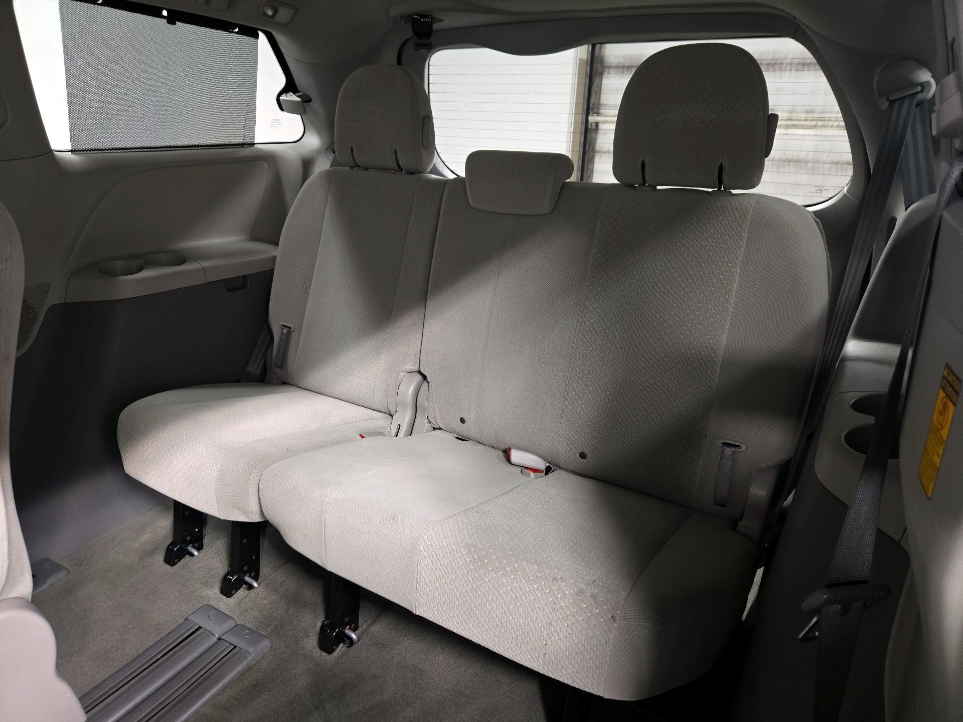 Thumbnail: 2014 Toyota Sienna - 20