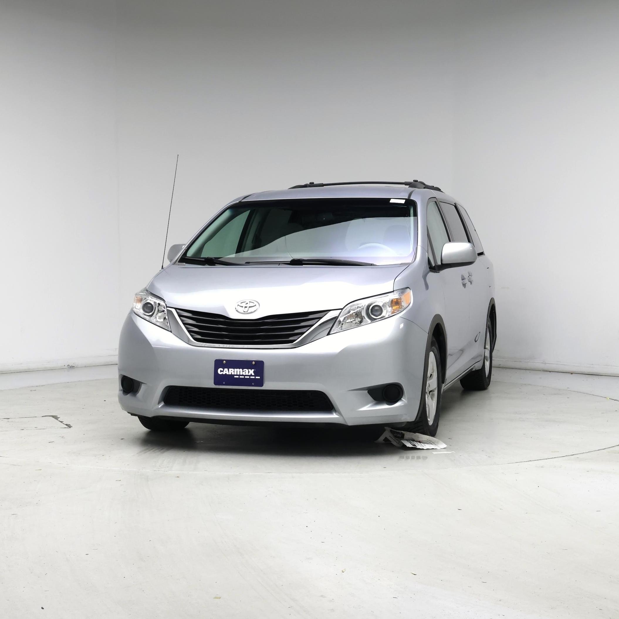 Thumbnail: 2014 Toyota Sienna - 4