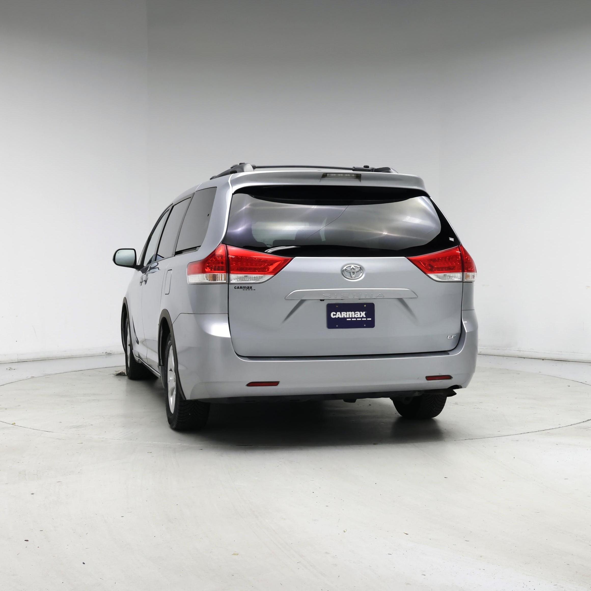 Thumbnail: 2014 Toyota Sienna - 6