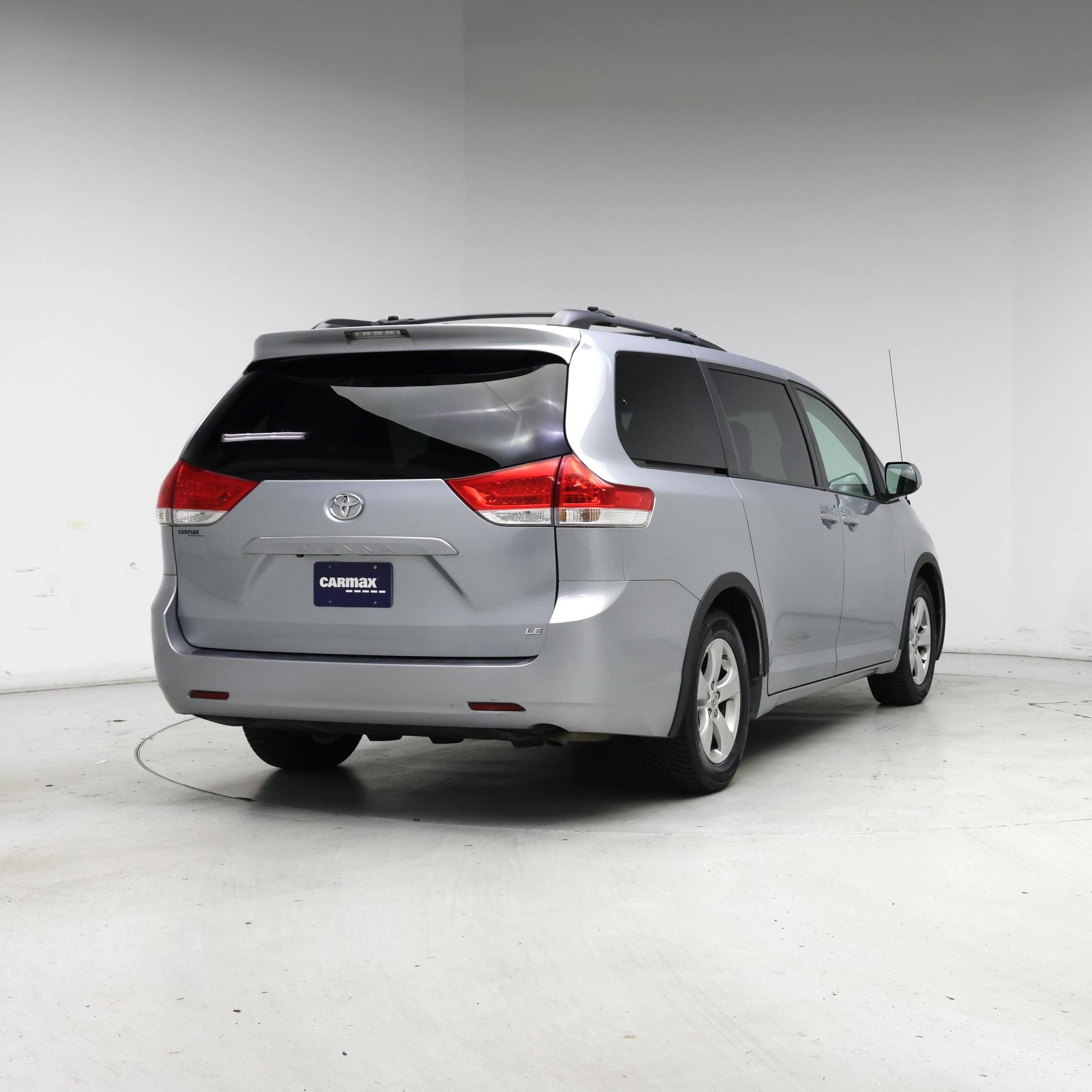 Thumbnail: 2014 Toyota Sienna - 8