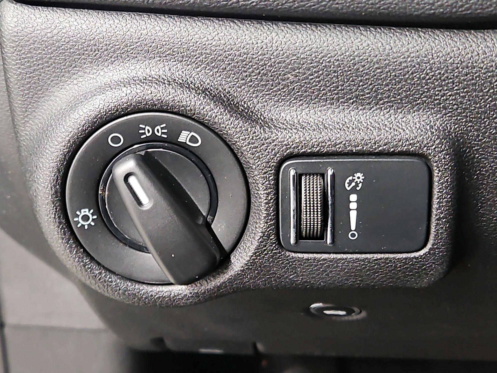 Thumbnail: 2016 Dodge Dart - 13