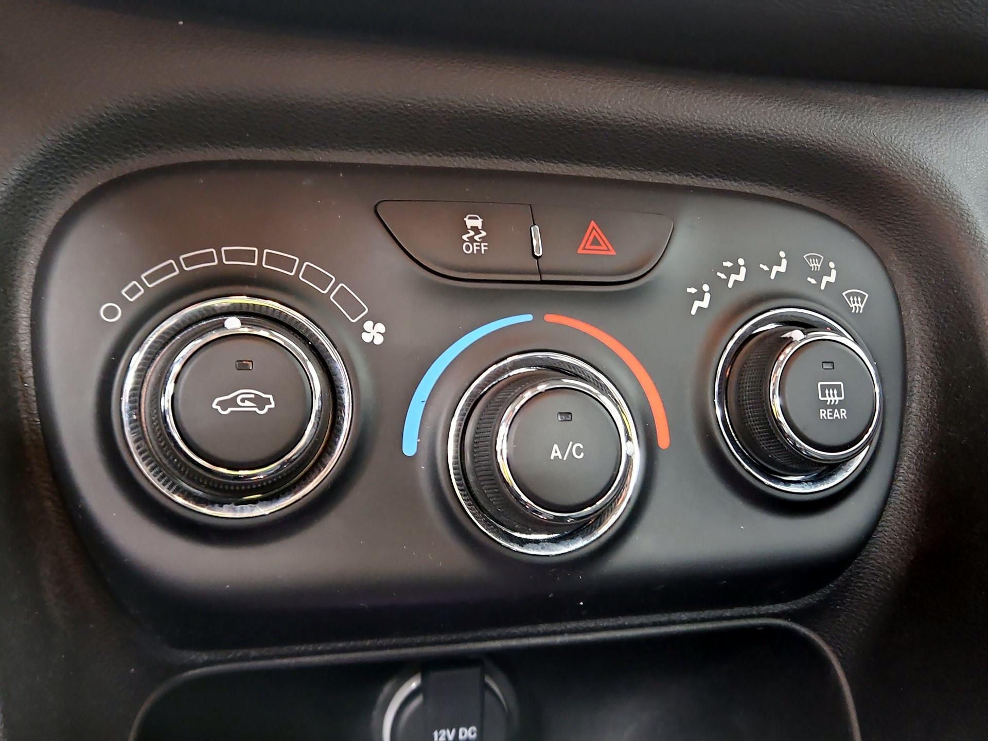 Thumbnail: 2016 Dodge Dart - 15