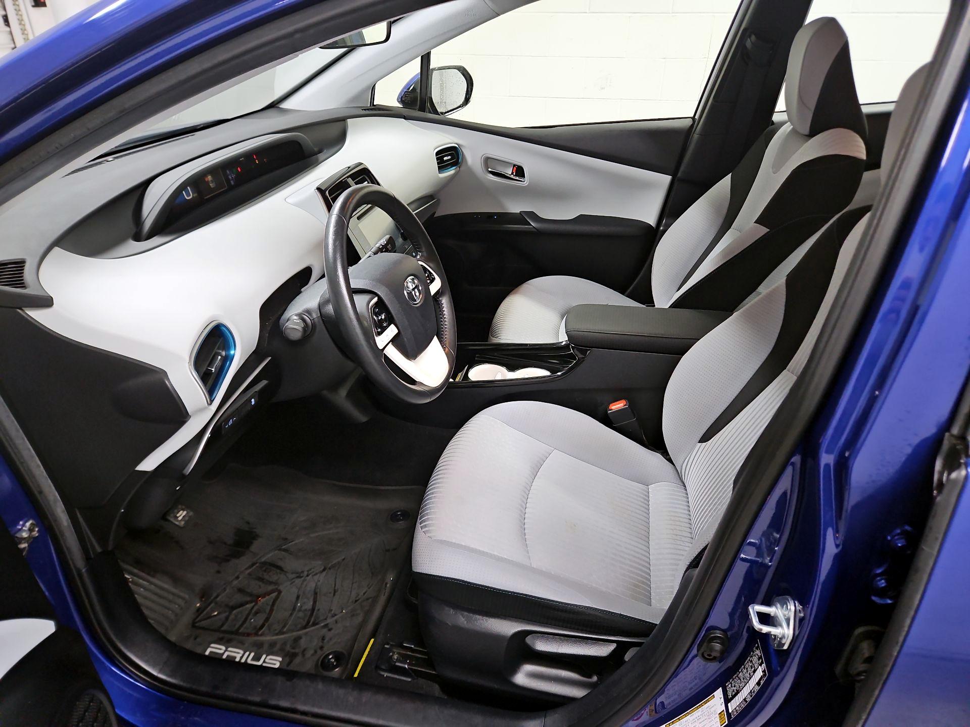 Thumbnail: 2016 Toyota Prius - 11