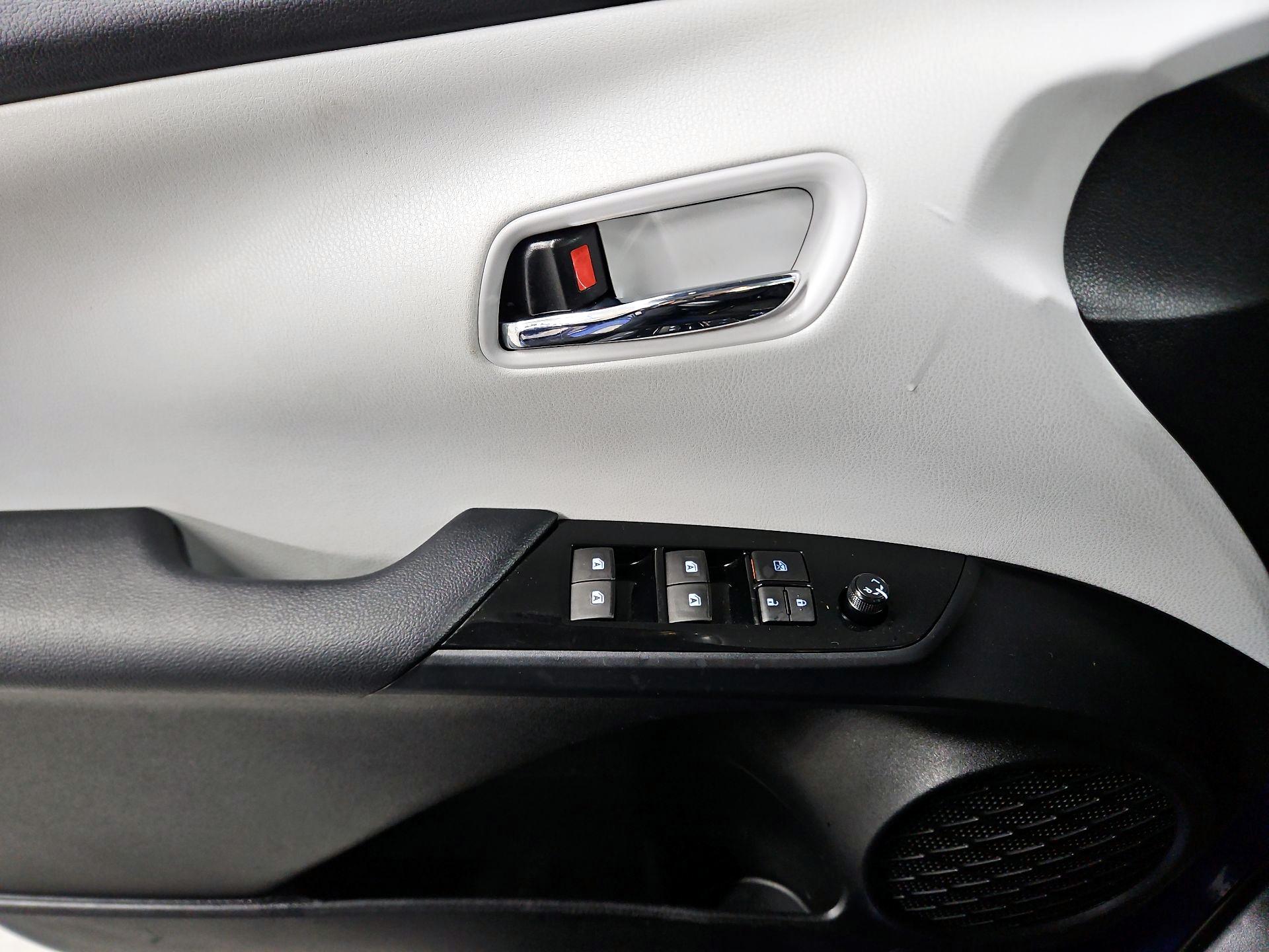 Thumbnail: 2016 Toyota Prius - 12