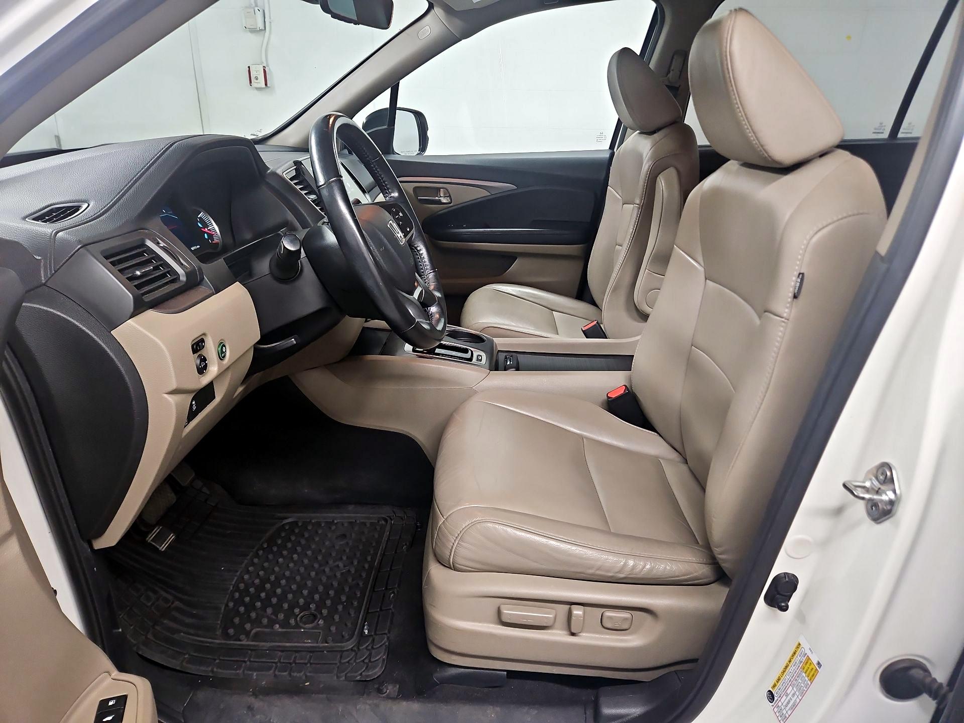 Thumbnail: 2019 Honda Pilot - 11