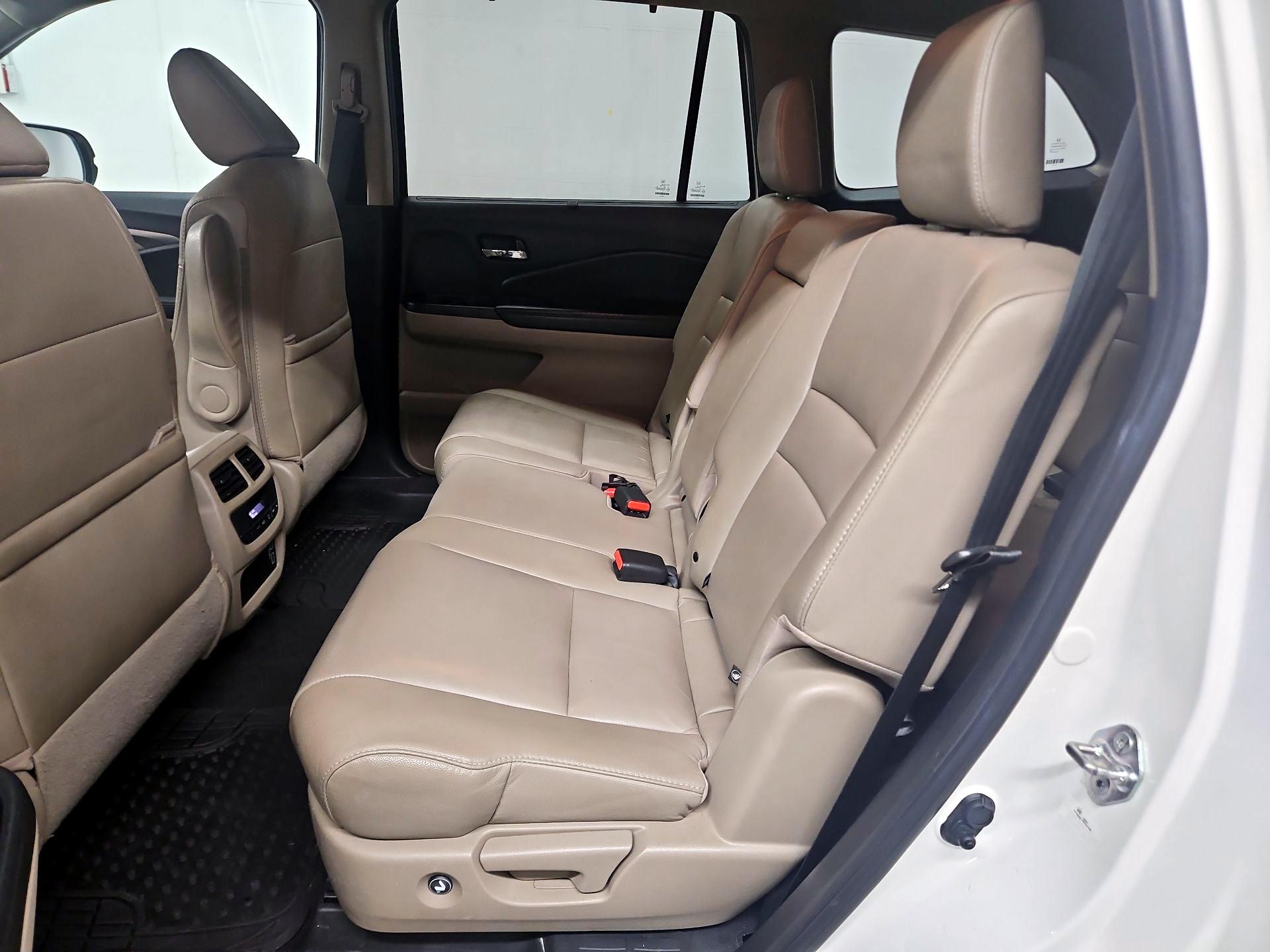 Thumbnail: 2019 Honda Pilot - 20