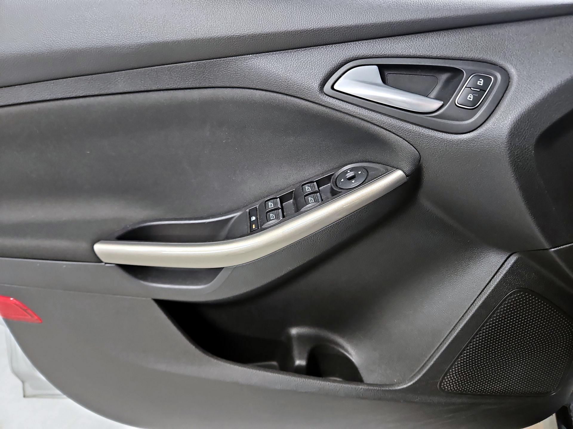 Thumbnail: 2018 Ford Focus - 12