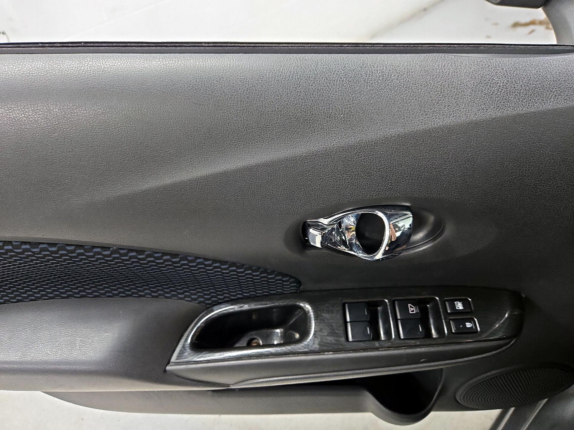 Thumbnail: 2014 Nissan Versa Note - 12