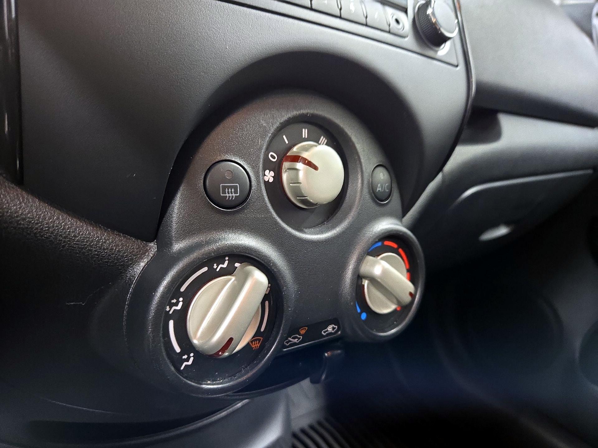 Thumbnail: 2014 Nissan Versa Note - 16