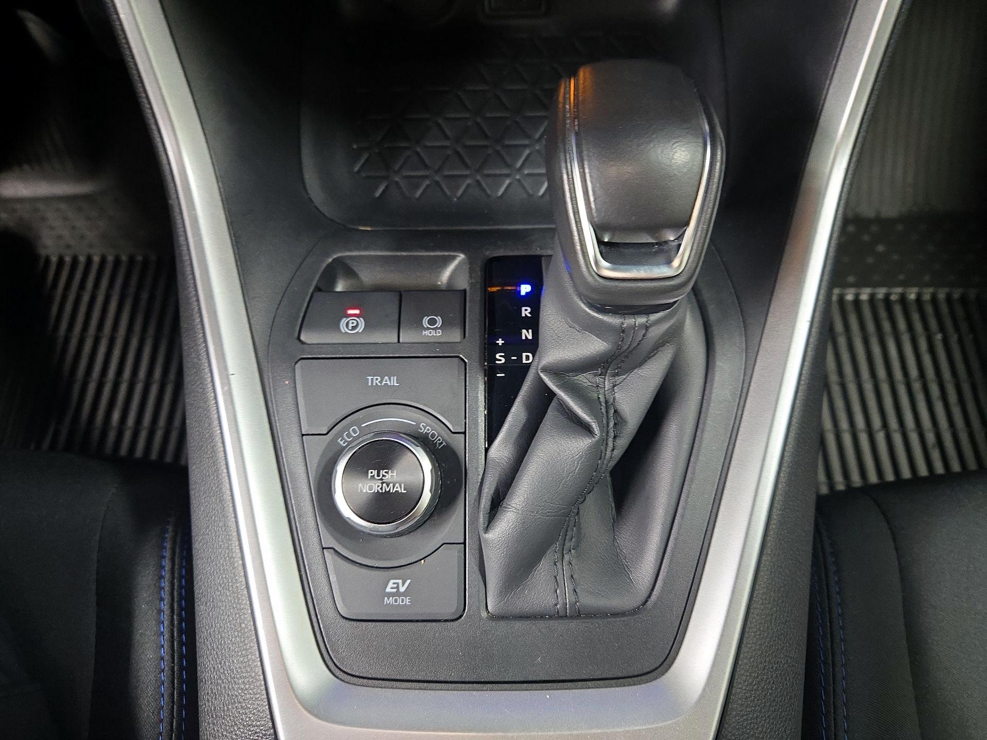 Thumbnail: 2023 Toyota RAV4 - 17