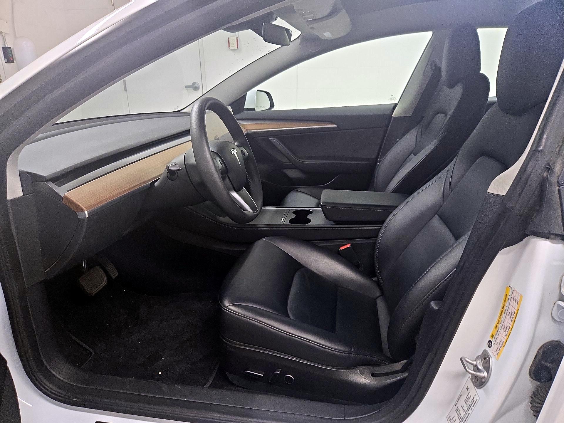 Thumbnail: 2023 Tesla Model 3 - 11