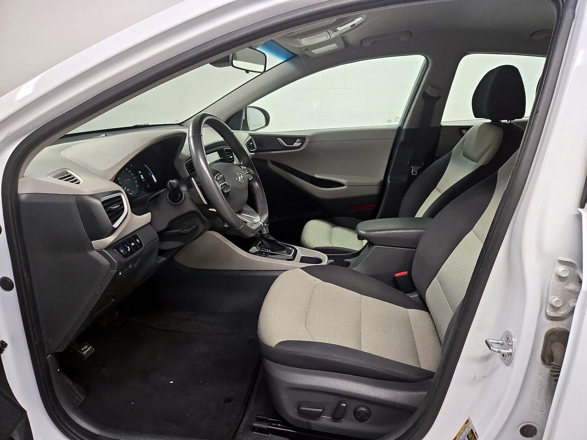 Thumbnail: 2018 Hyundai Ioniq - 11