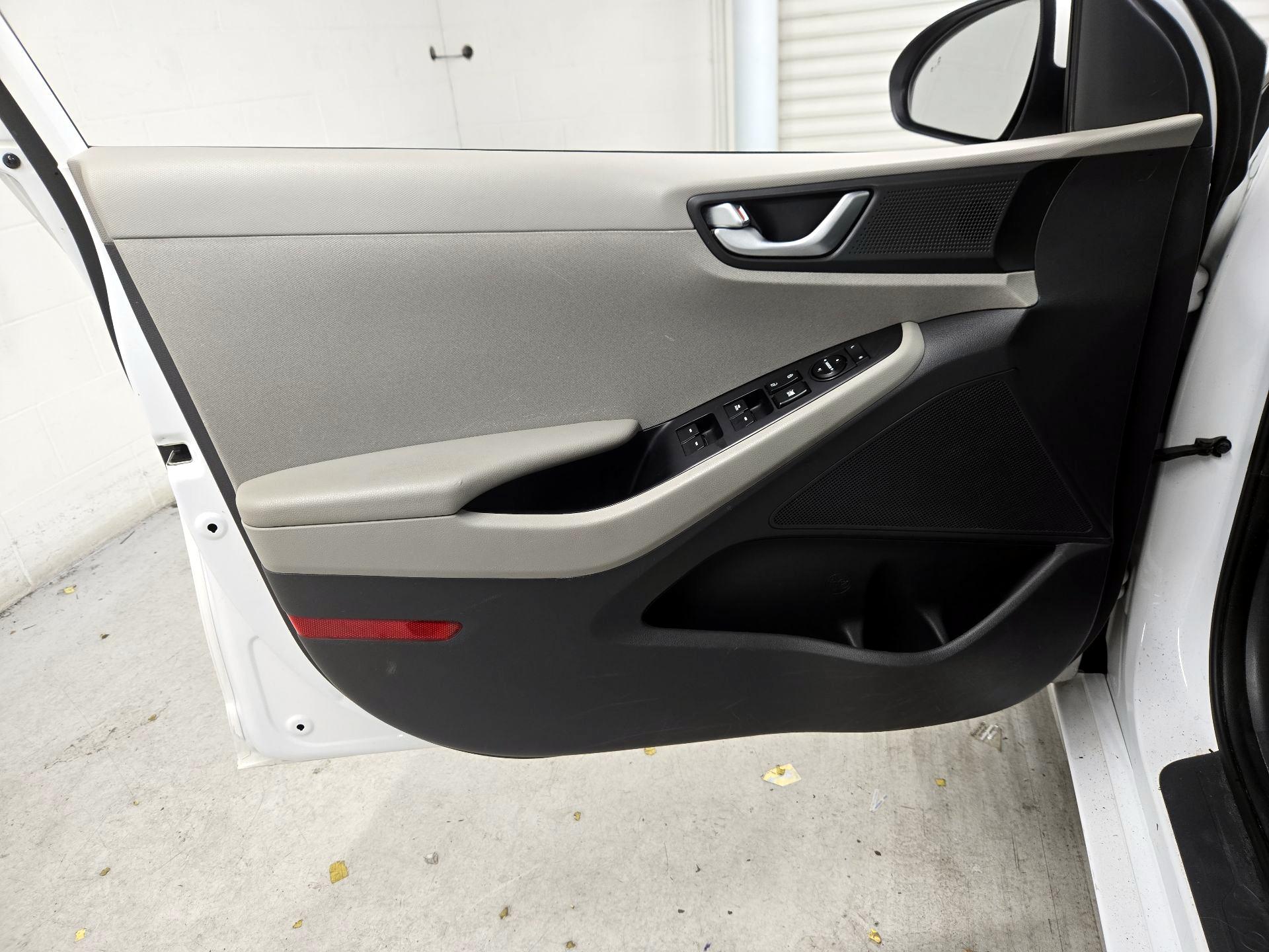 Thumbnail: 2018 Hyundai Ioniq - 12