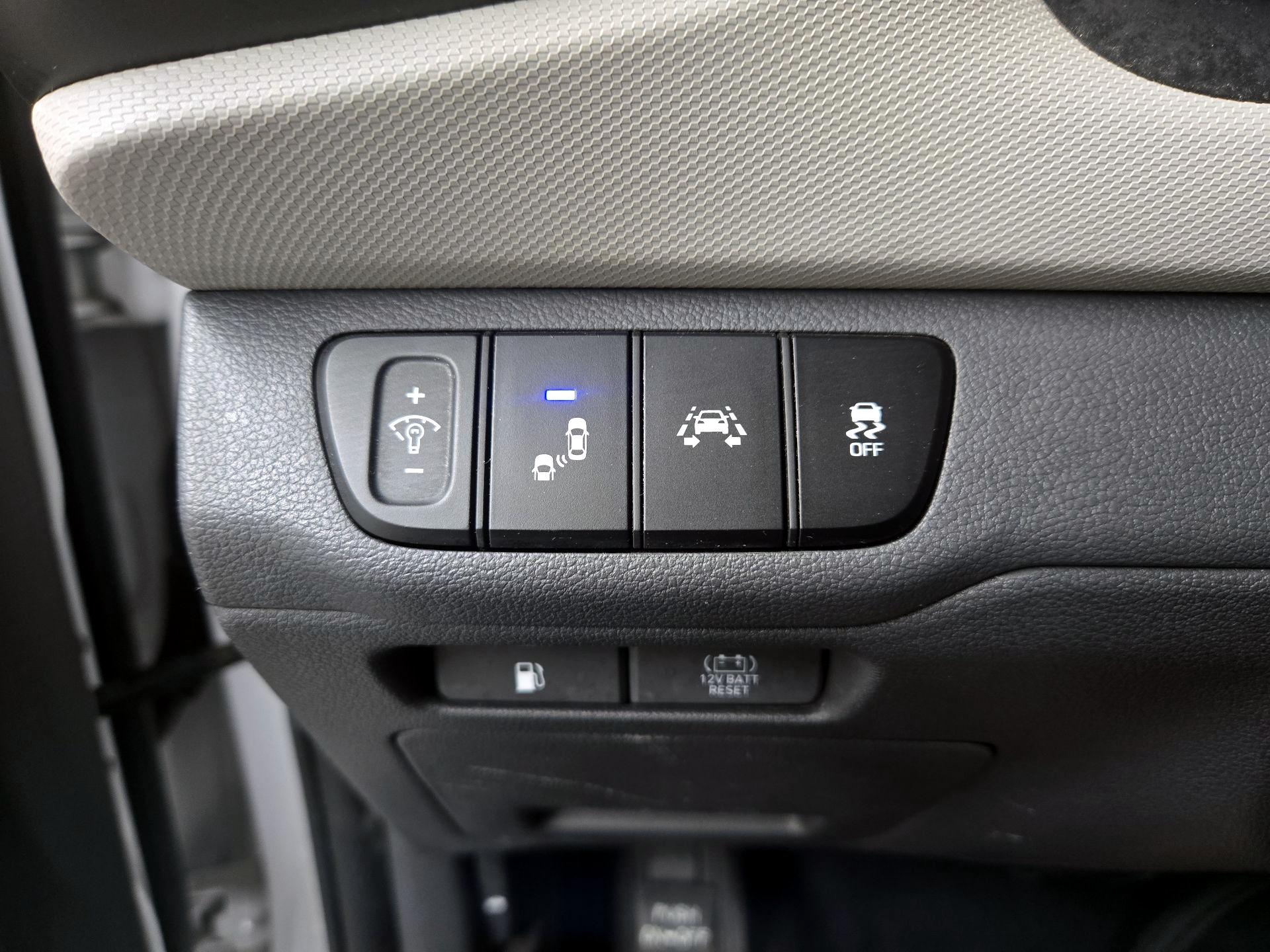 Thumbnail: 2018 Hyundai Ioniq - 13