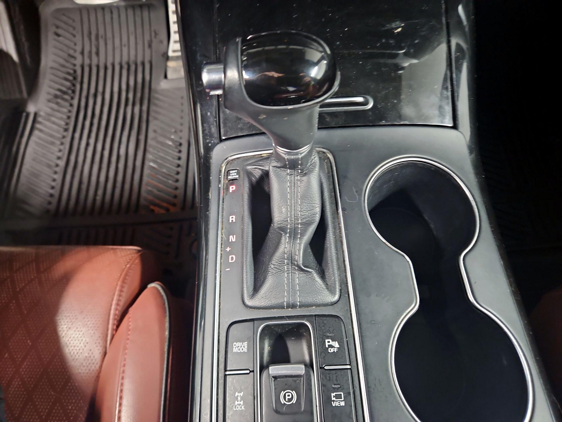 Thumbnail: 2016 Kia Sorento - 18