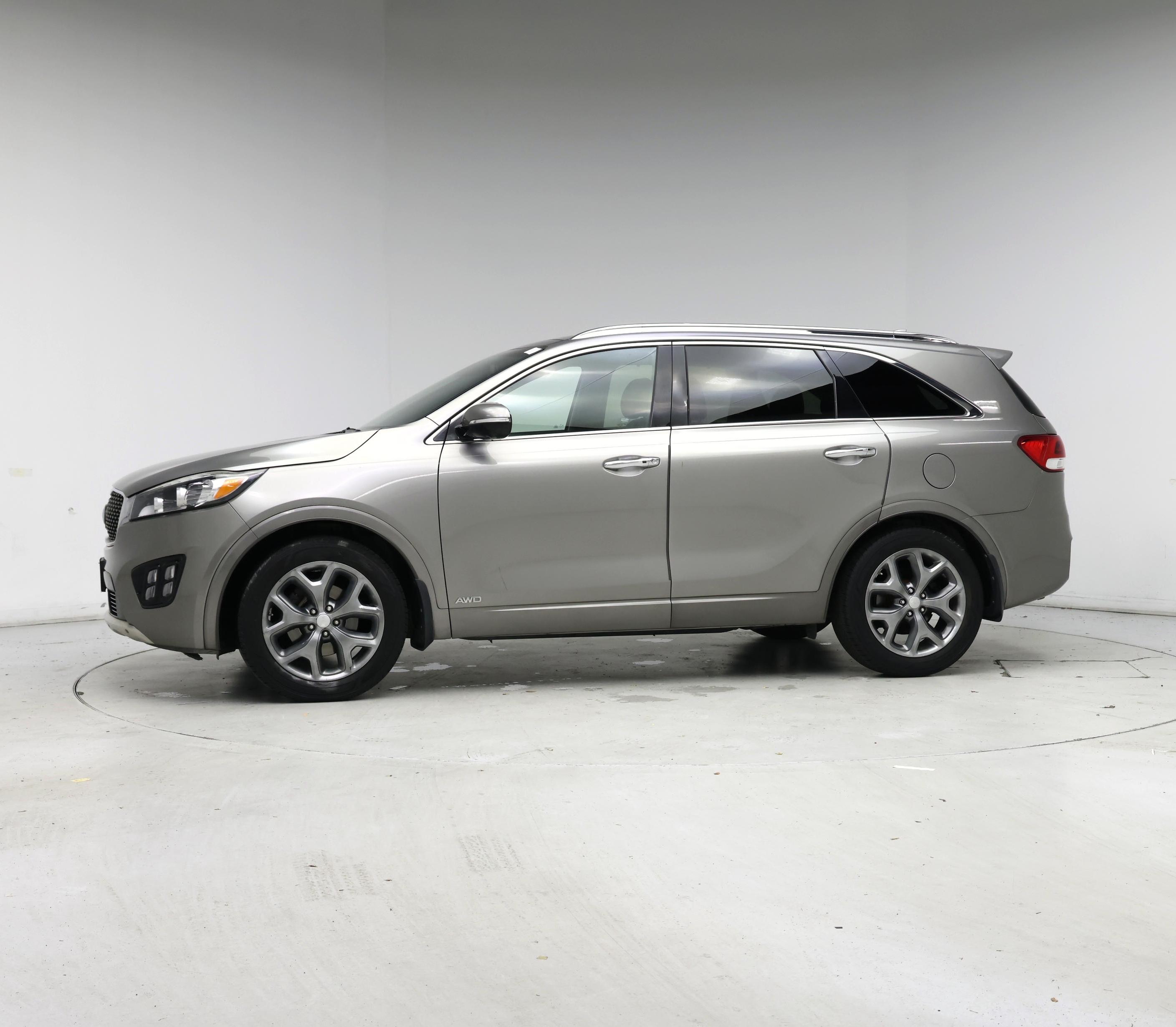 Thumbnail: 2016 Kia Sorento - 3