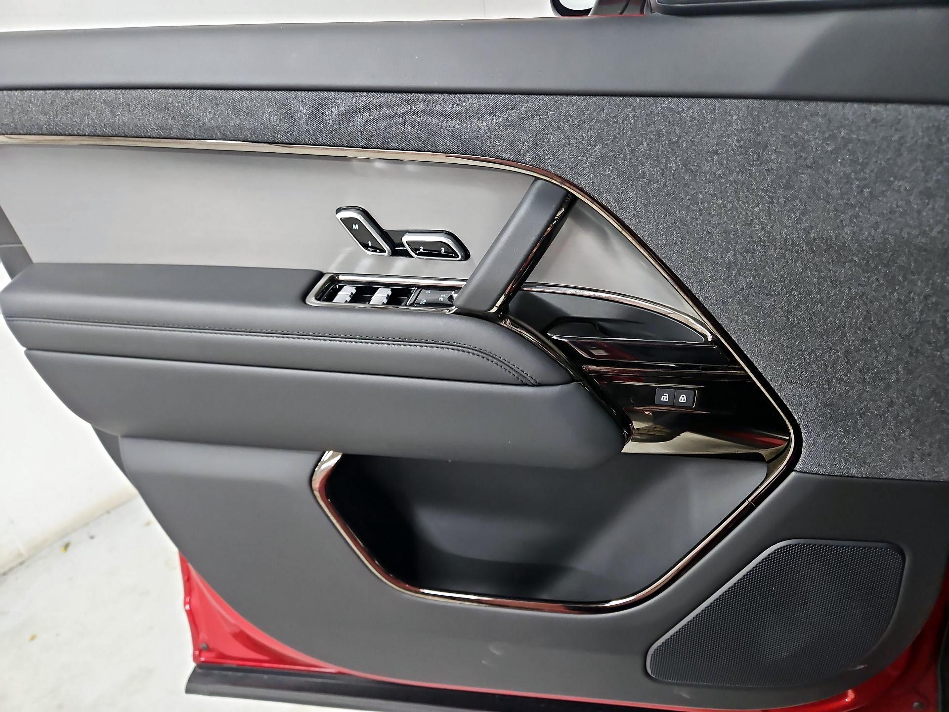 Thumbnail: 2023 Land Rover Range Rover Sport - 12