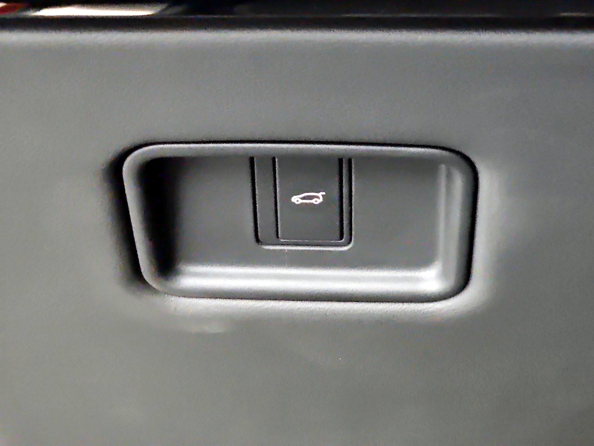 Thumbnail: 2023 Land Rover Range Rover Sport - 13